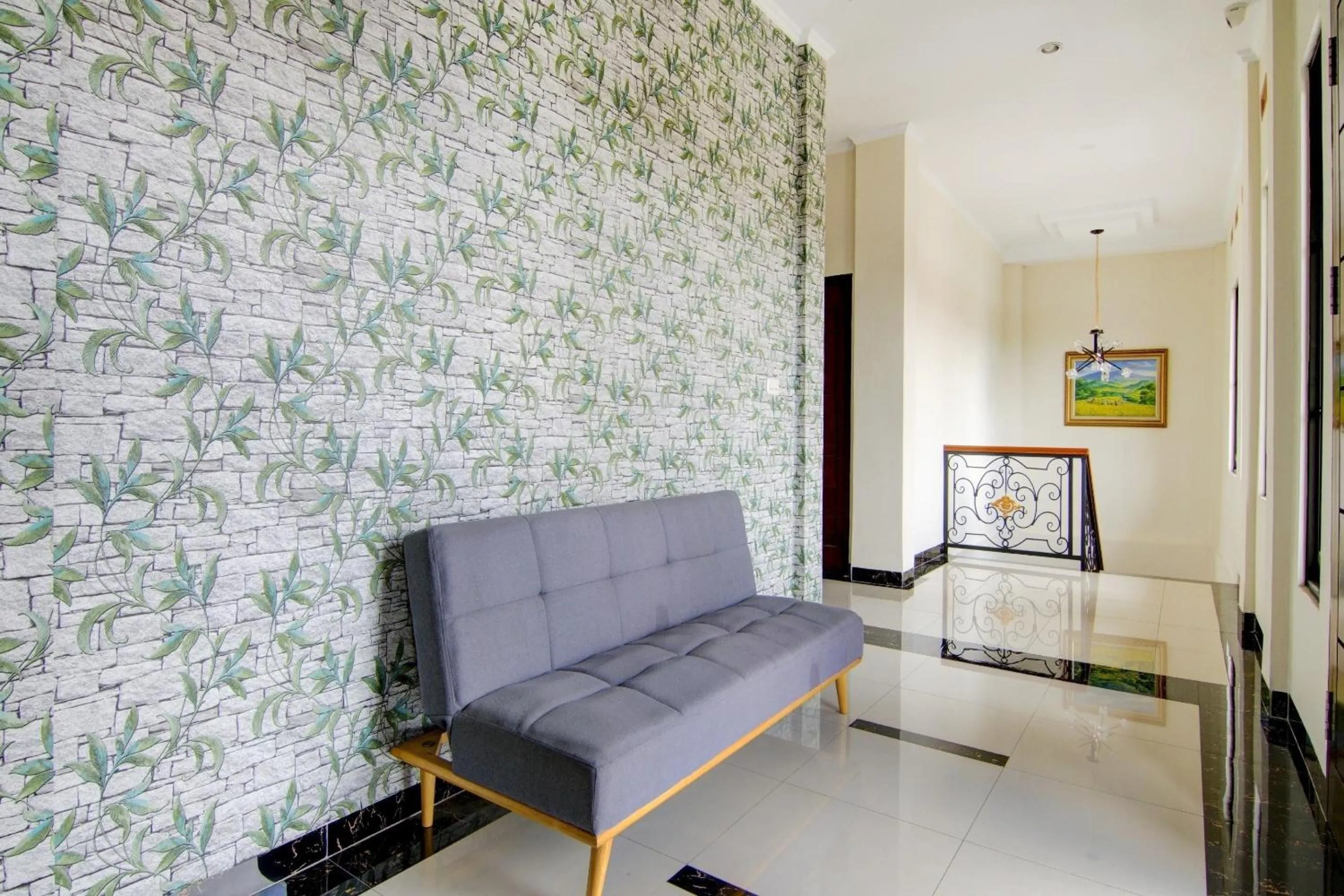 Lobby or reception in OYO 90233 The Shine Residence