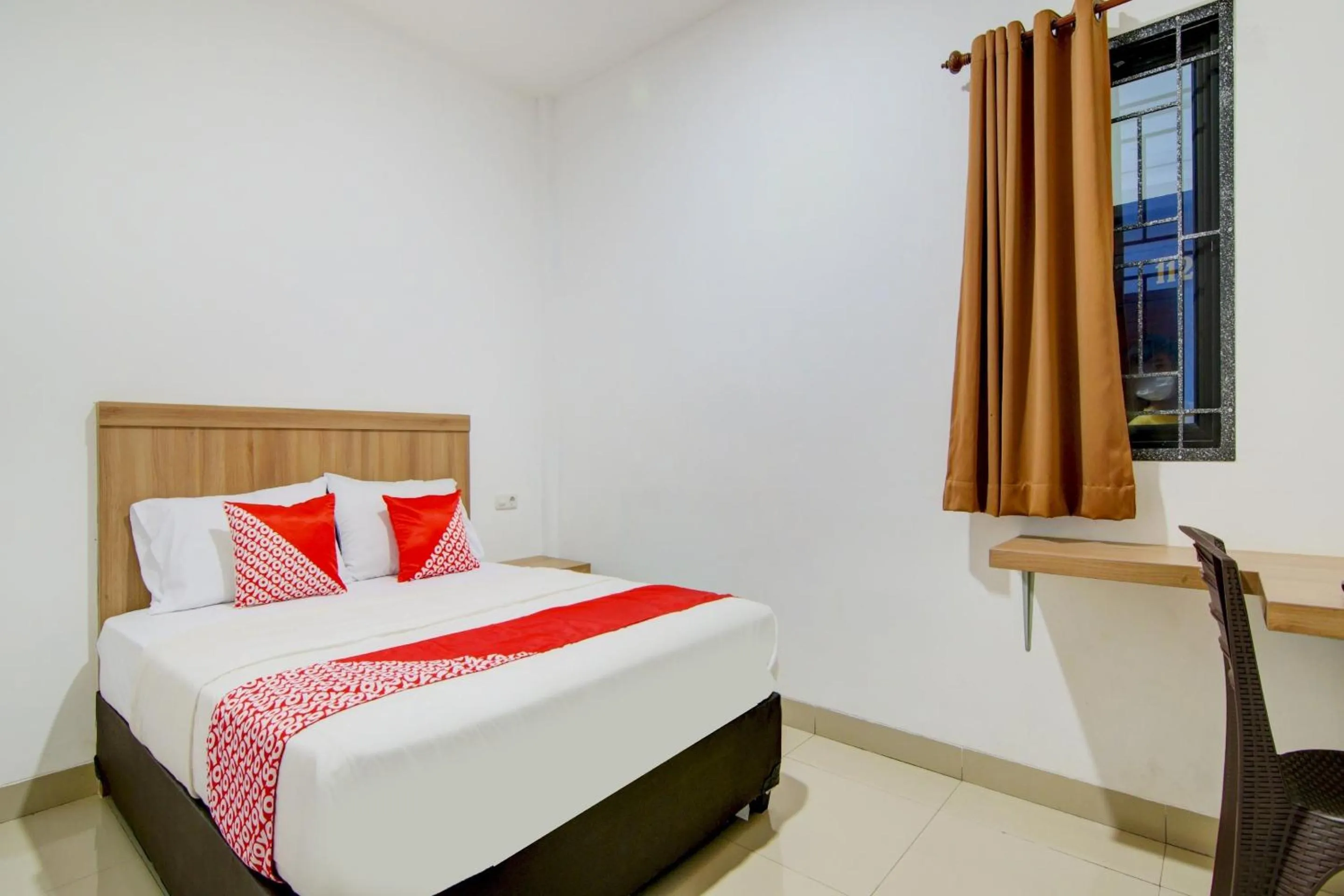 Bedroom in OYO 90233 The Shine Residence