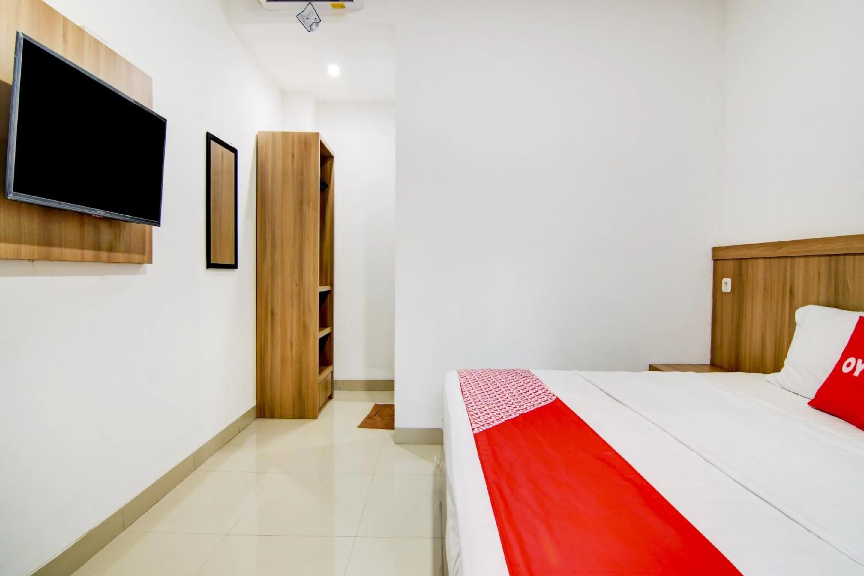 Bedroom in OYO 90233 The Shine Residence