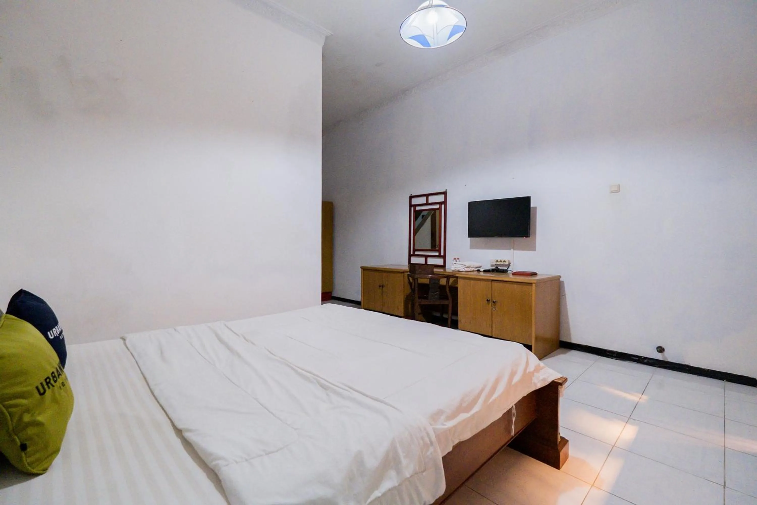 Bed in Palereman Hotel RedPartner near Jatim Park 1