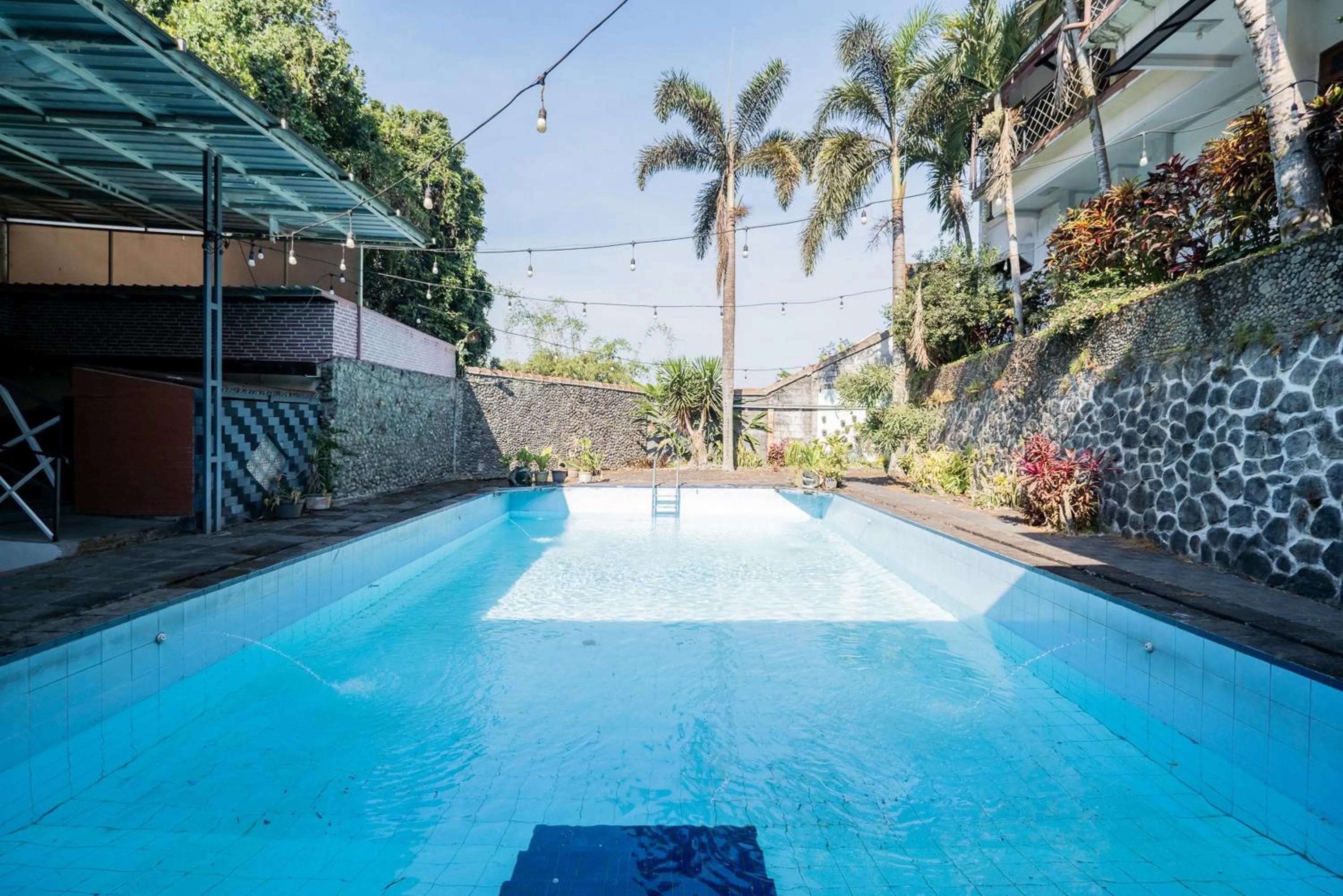 Swimming pool in Palereman Hotel RedPartner near Jatim Park 1