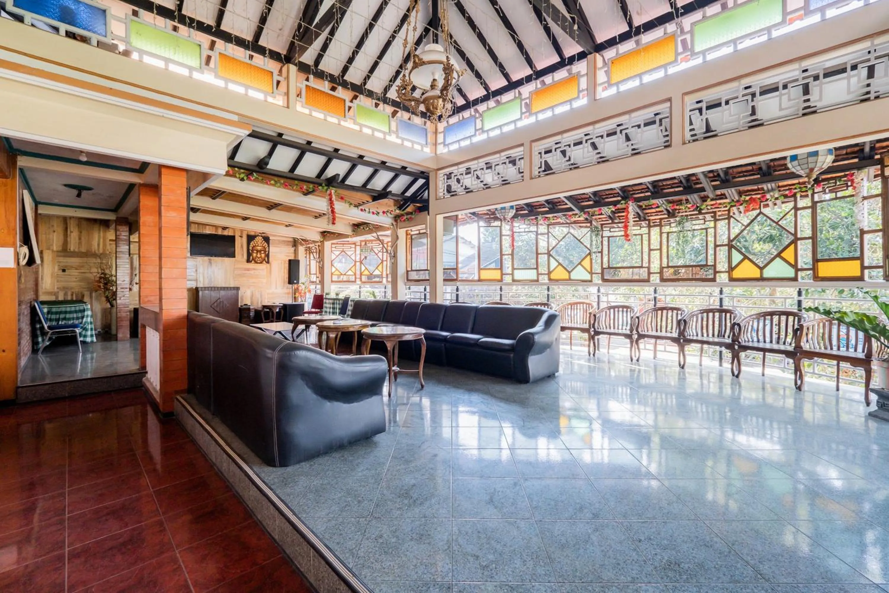 Seating area in Palereman Hotel RedPartner near Jatim Park 1