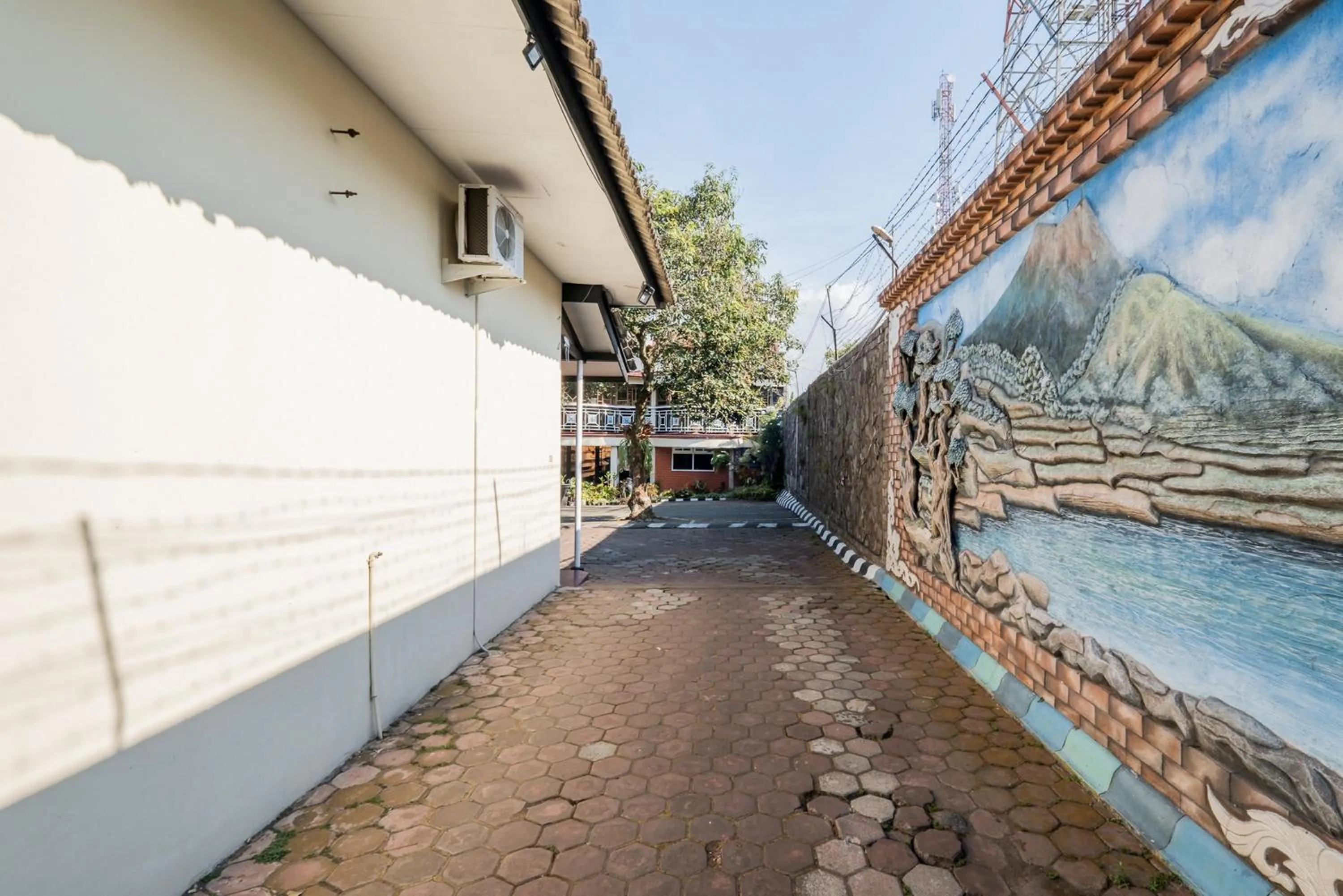 Property building in Palereman Hotel RedPartner near Jatim Park 1