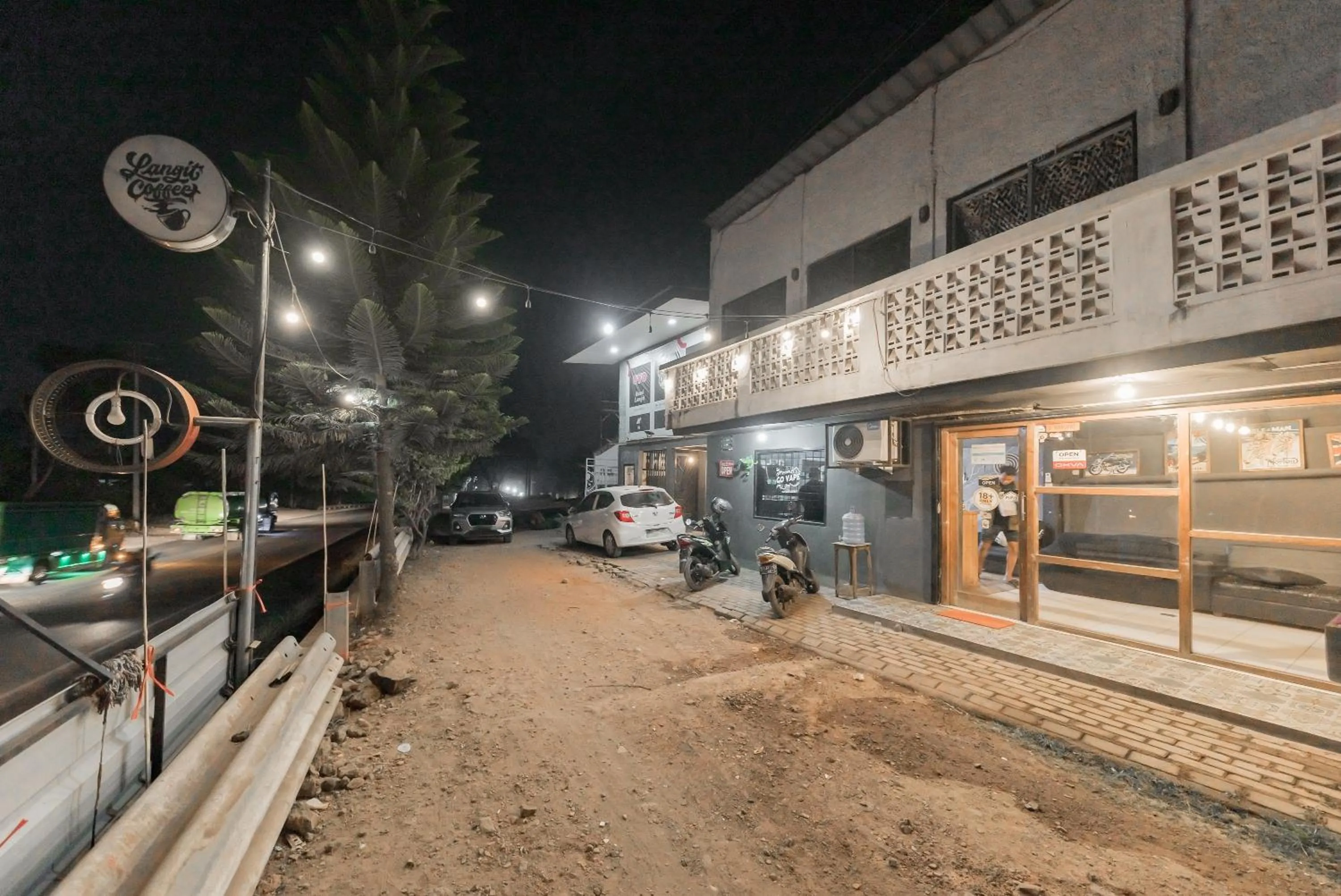 Property building in RedDoorz near Terminal Pasir Hayam Cianjur