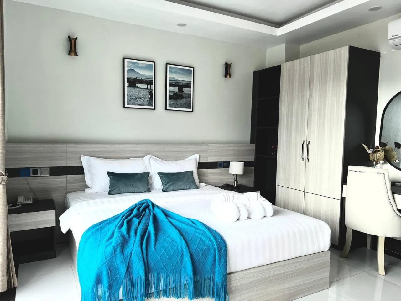 Bed in Twin Hotel Kampot