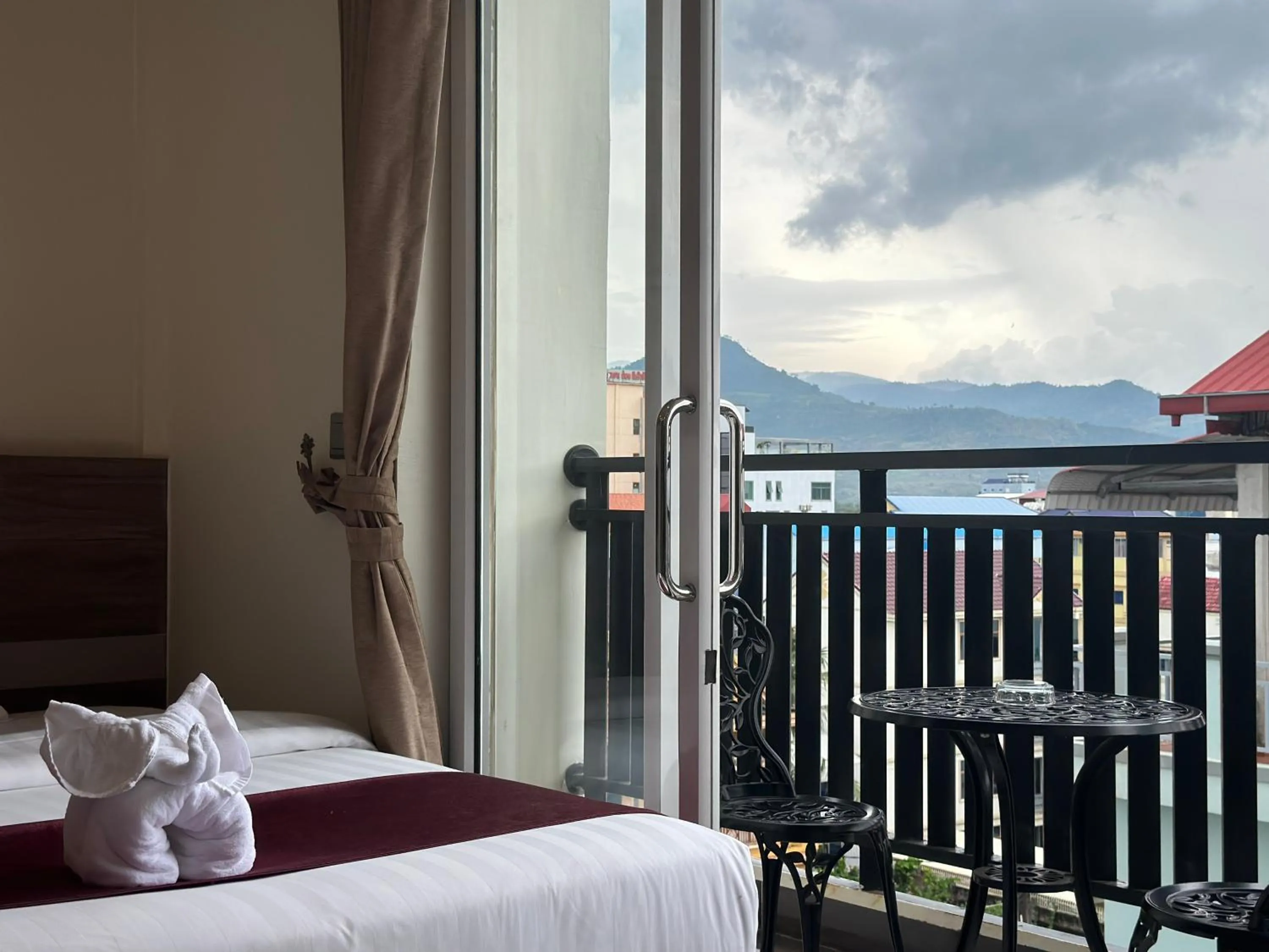 Bed in Twin Hotel Kampot