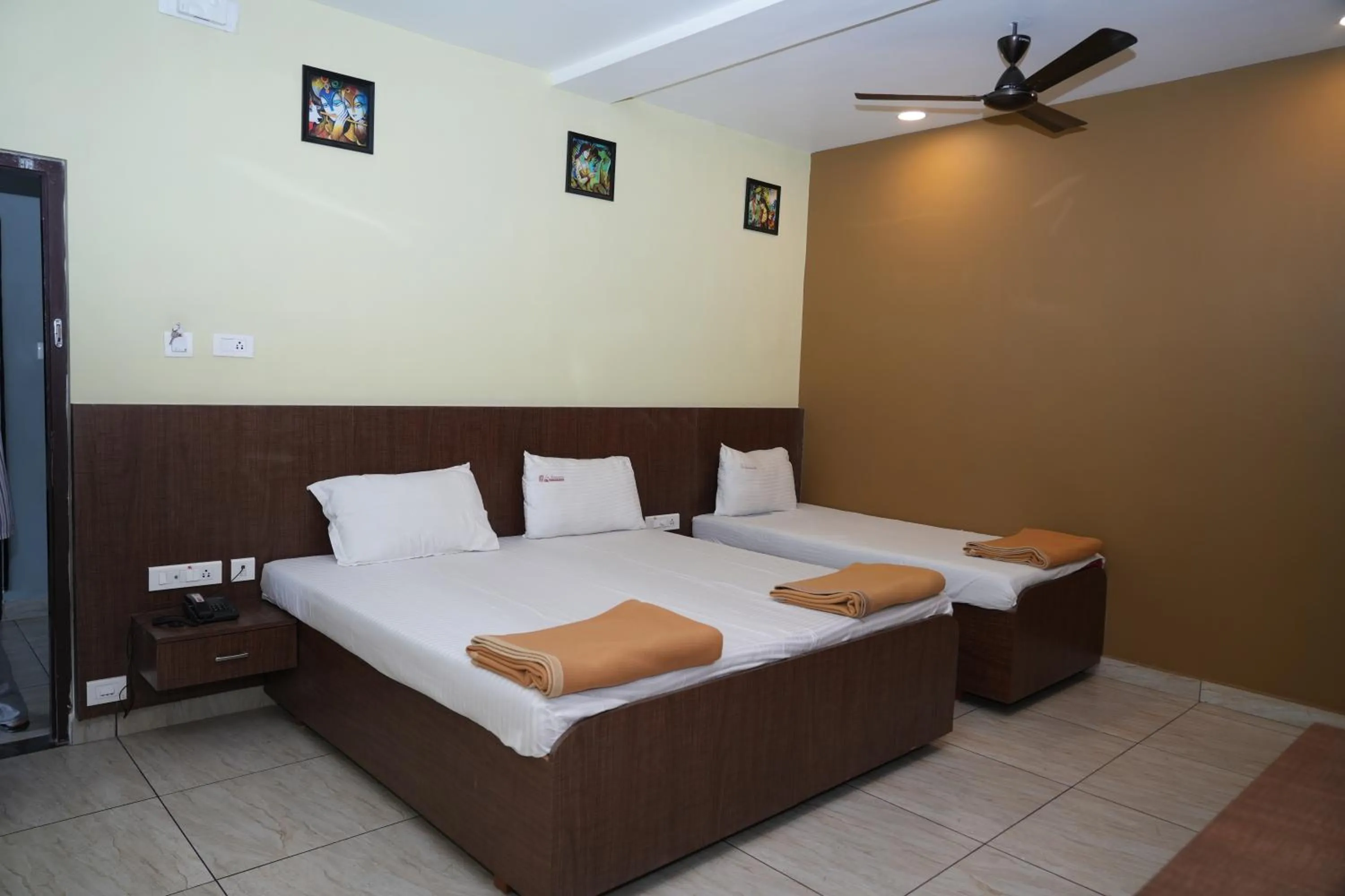 air conditioner, Bed in Sri Krishnan Residency