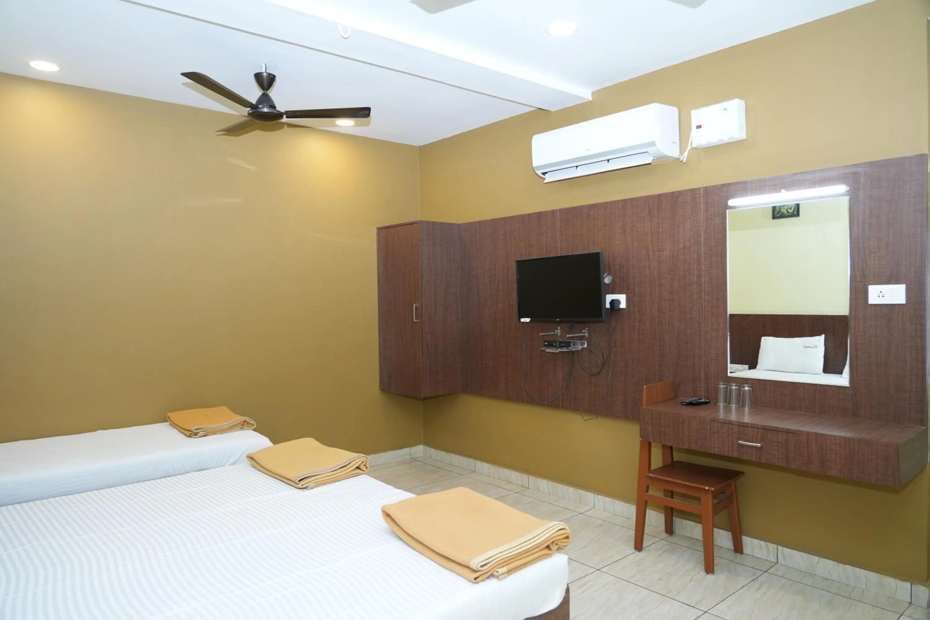 air conditioner, Bed in Sri Krishnan Residency