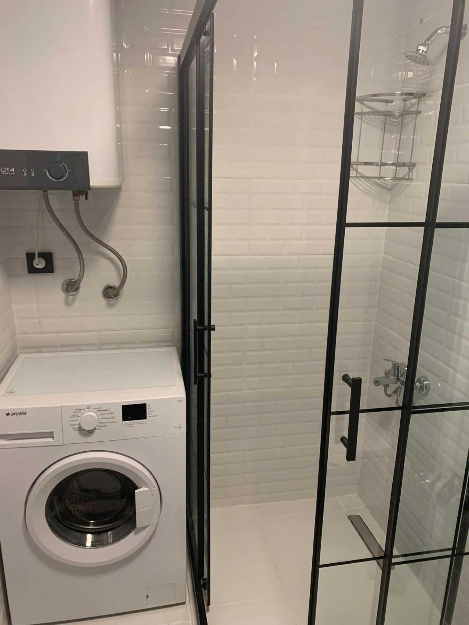 Shower in The U HOMES APART