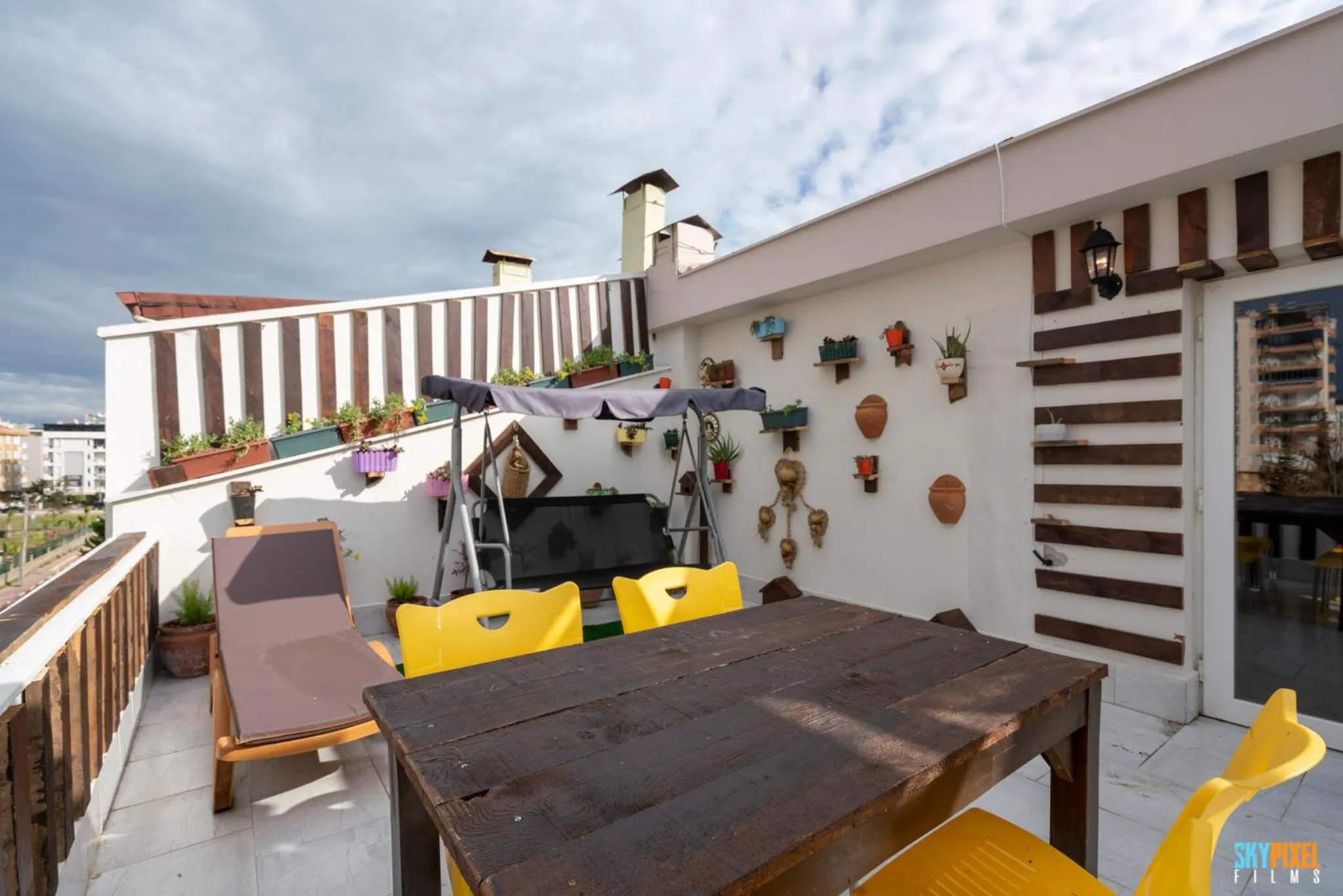 Day in The U HOMES APART