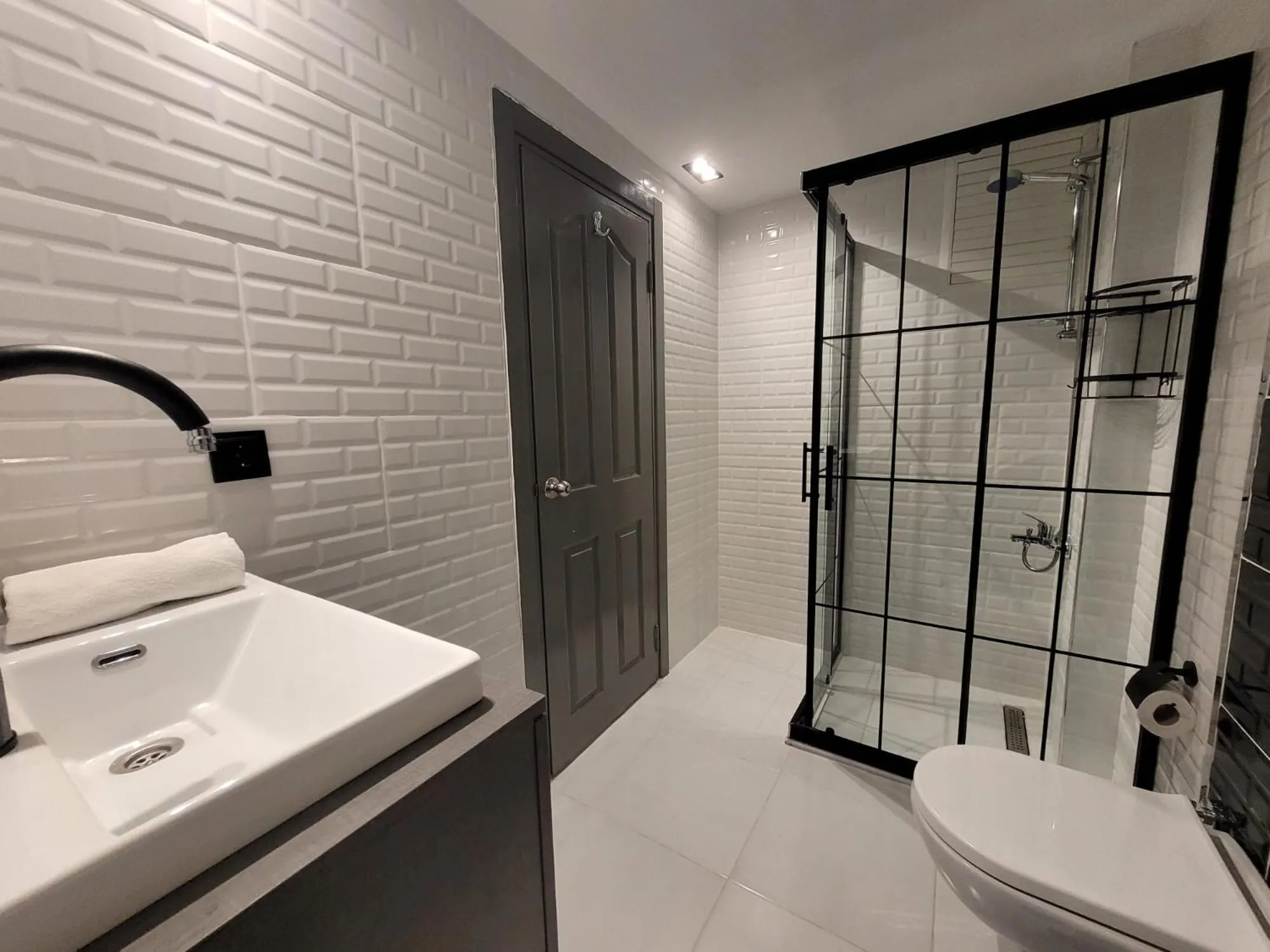 Shower in The U HOMES APART