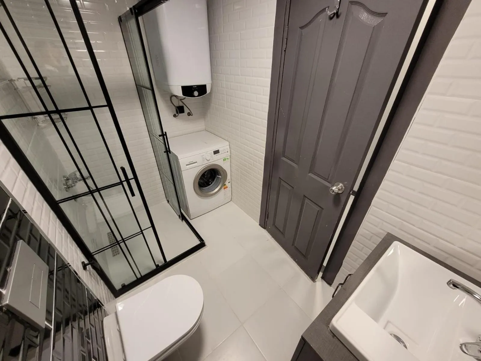 Shower in The U HOMES APART