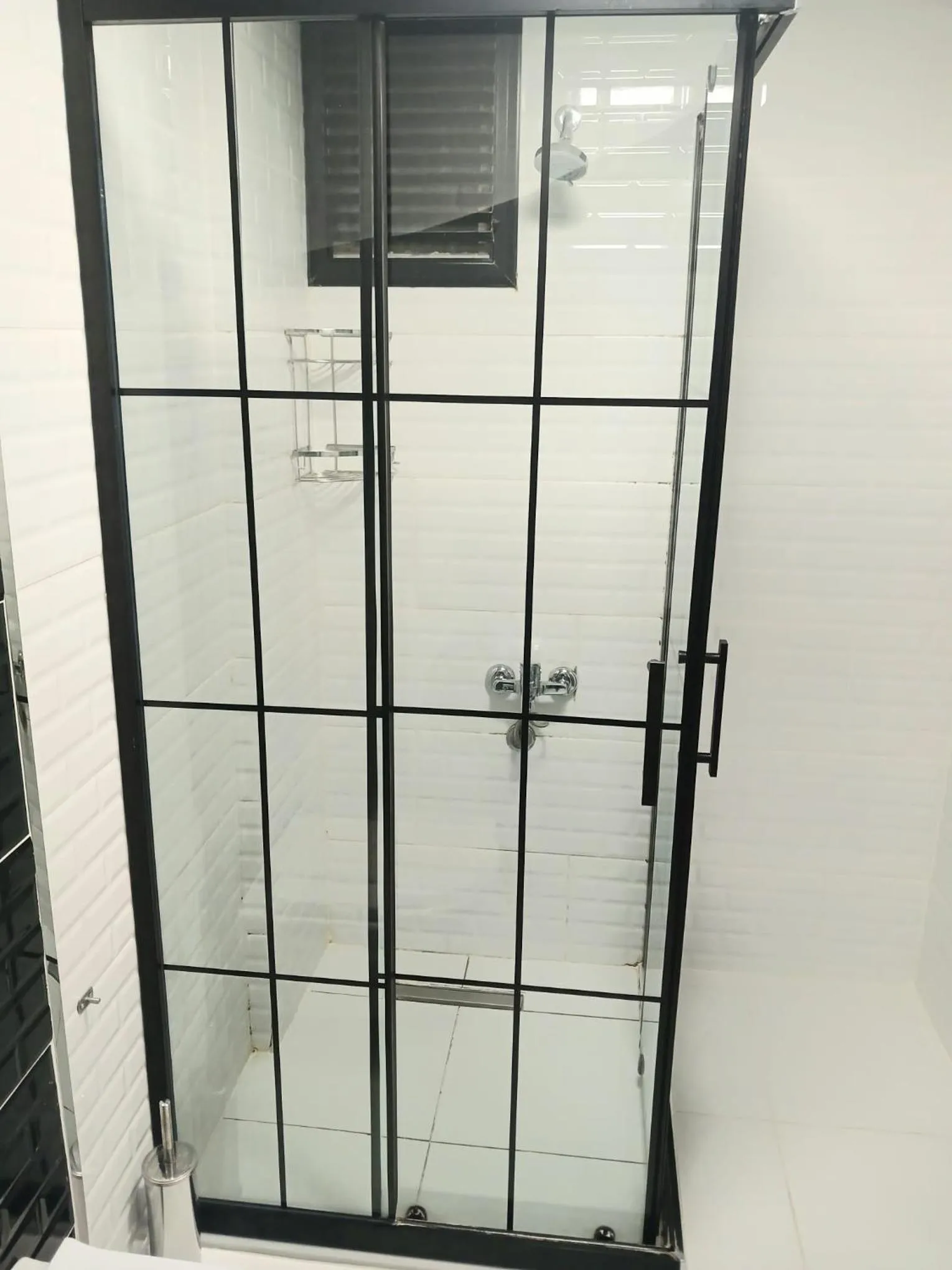 Shower in The U HOMES APART