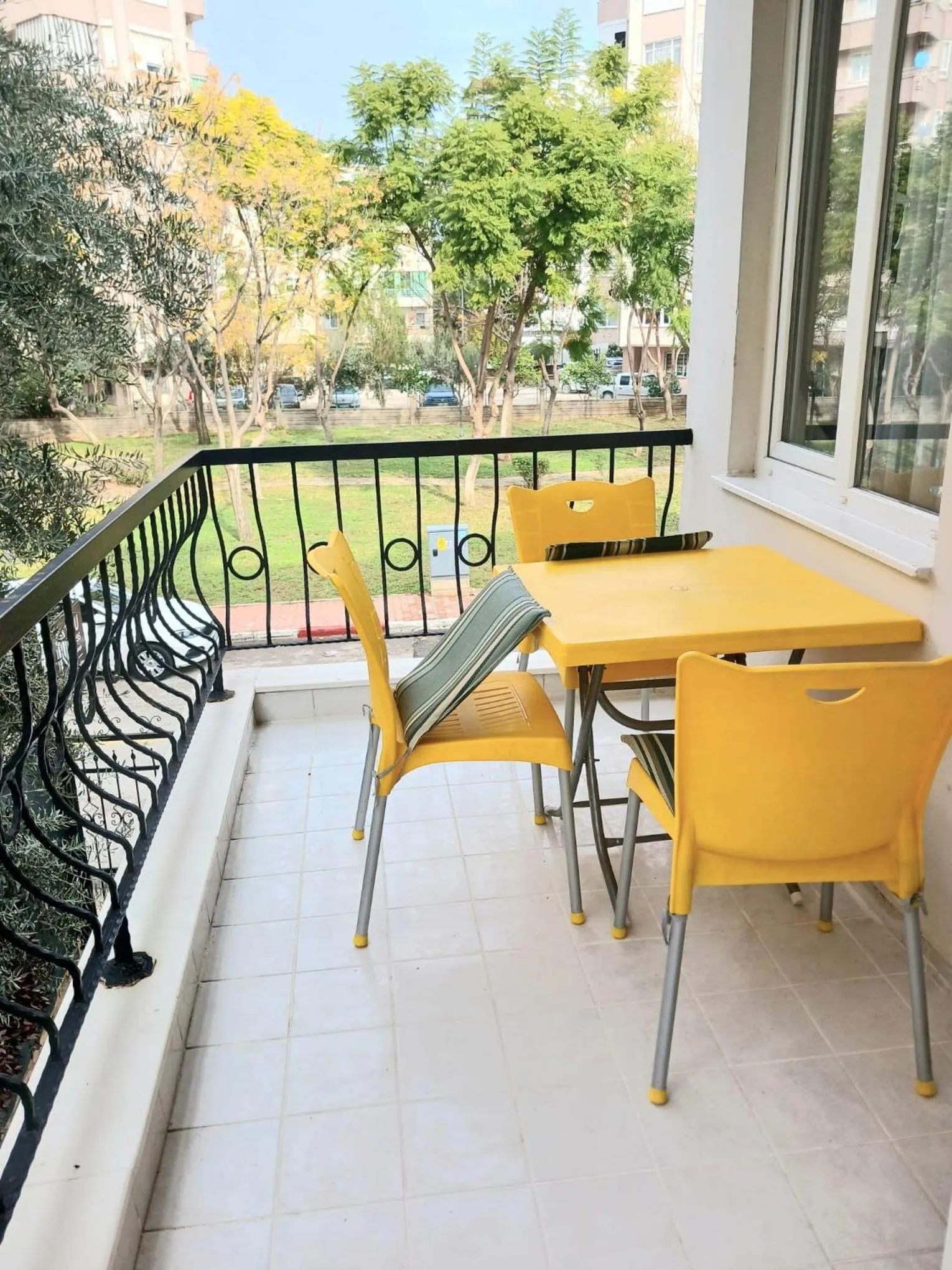 Day in The U HOMES APART