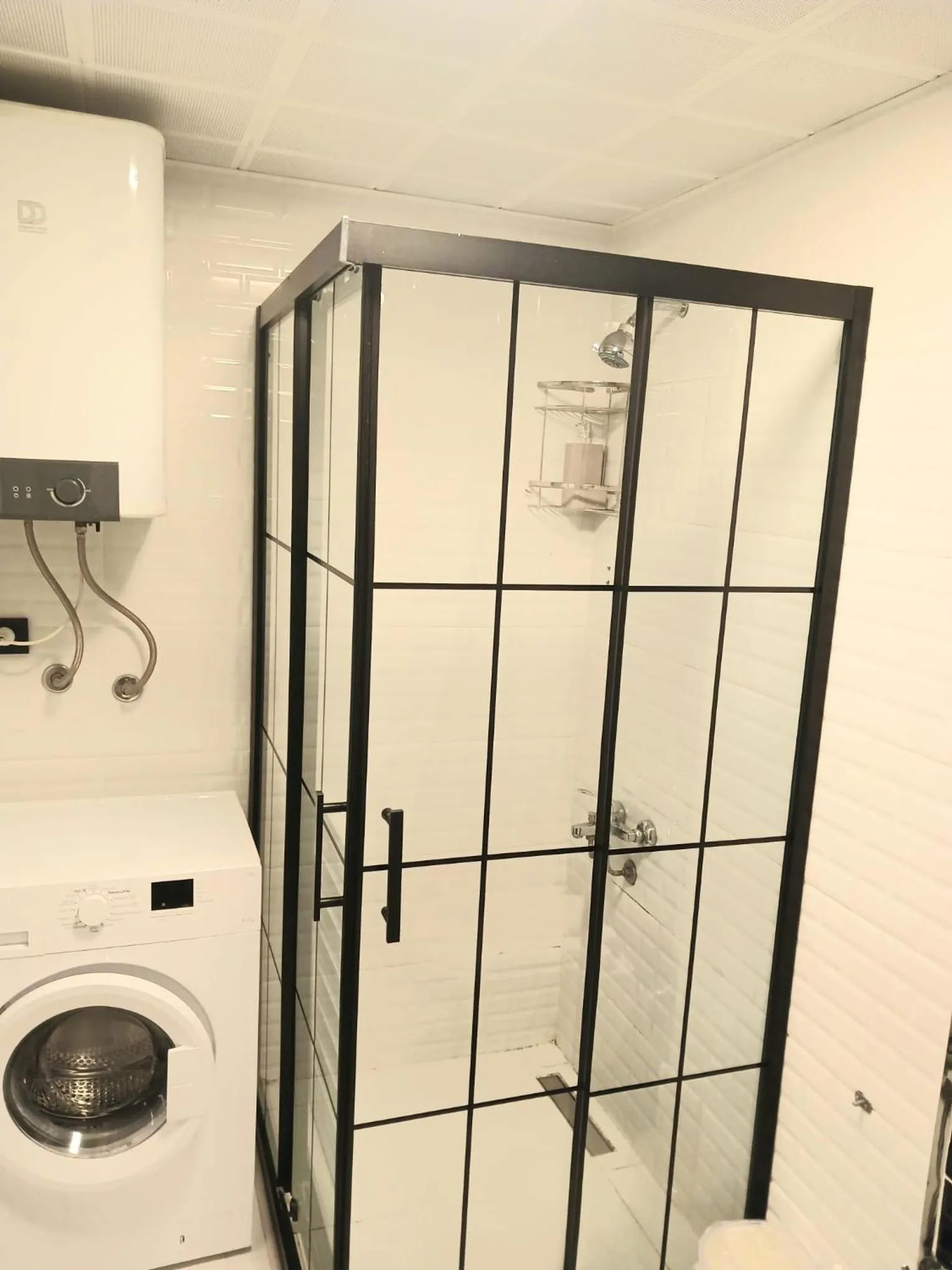 Shower in The U HOMES APART