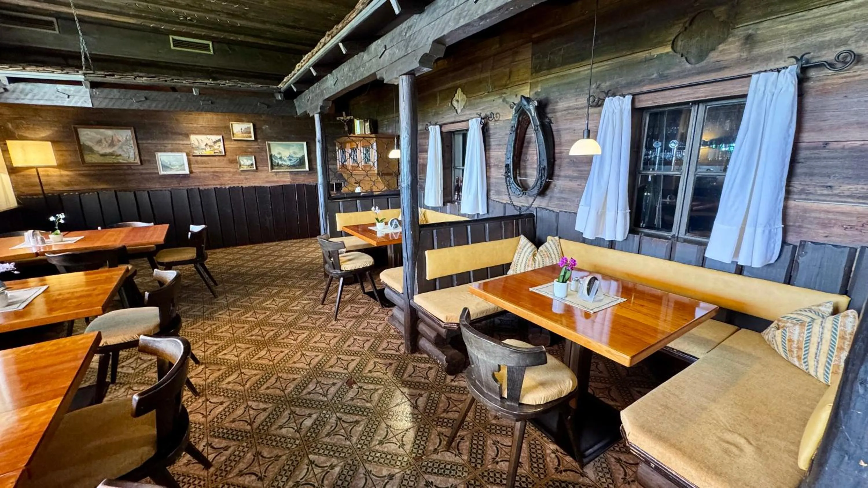 Restaurant/places to eat in Hotel Schöne Aussicht