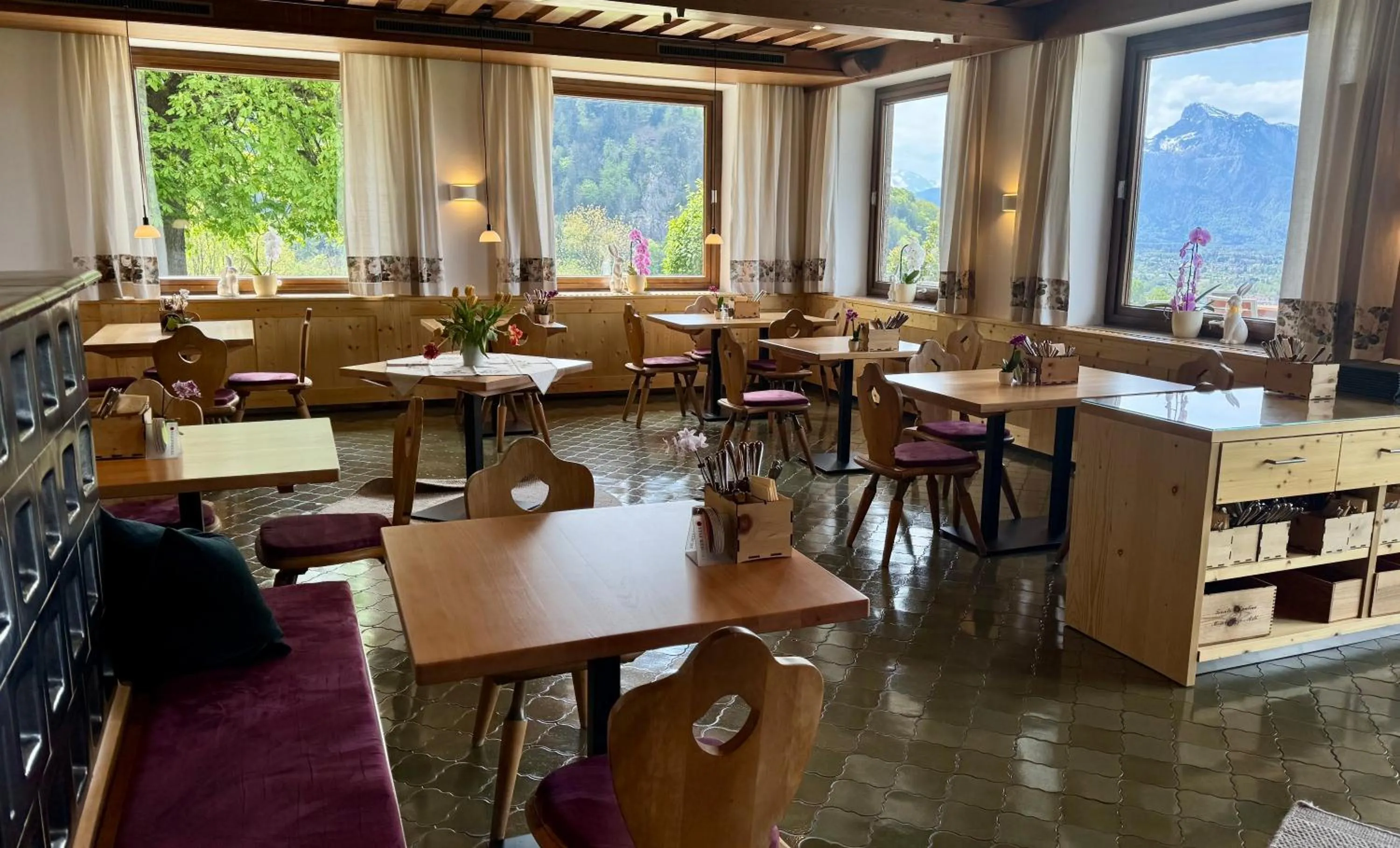 Restaurant/places to eat in Hotel Schöne Aussicht