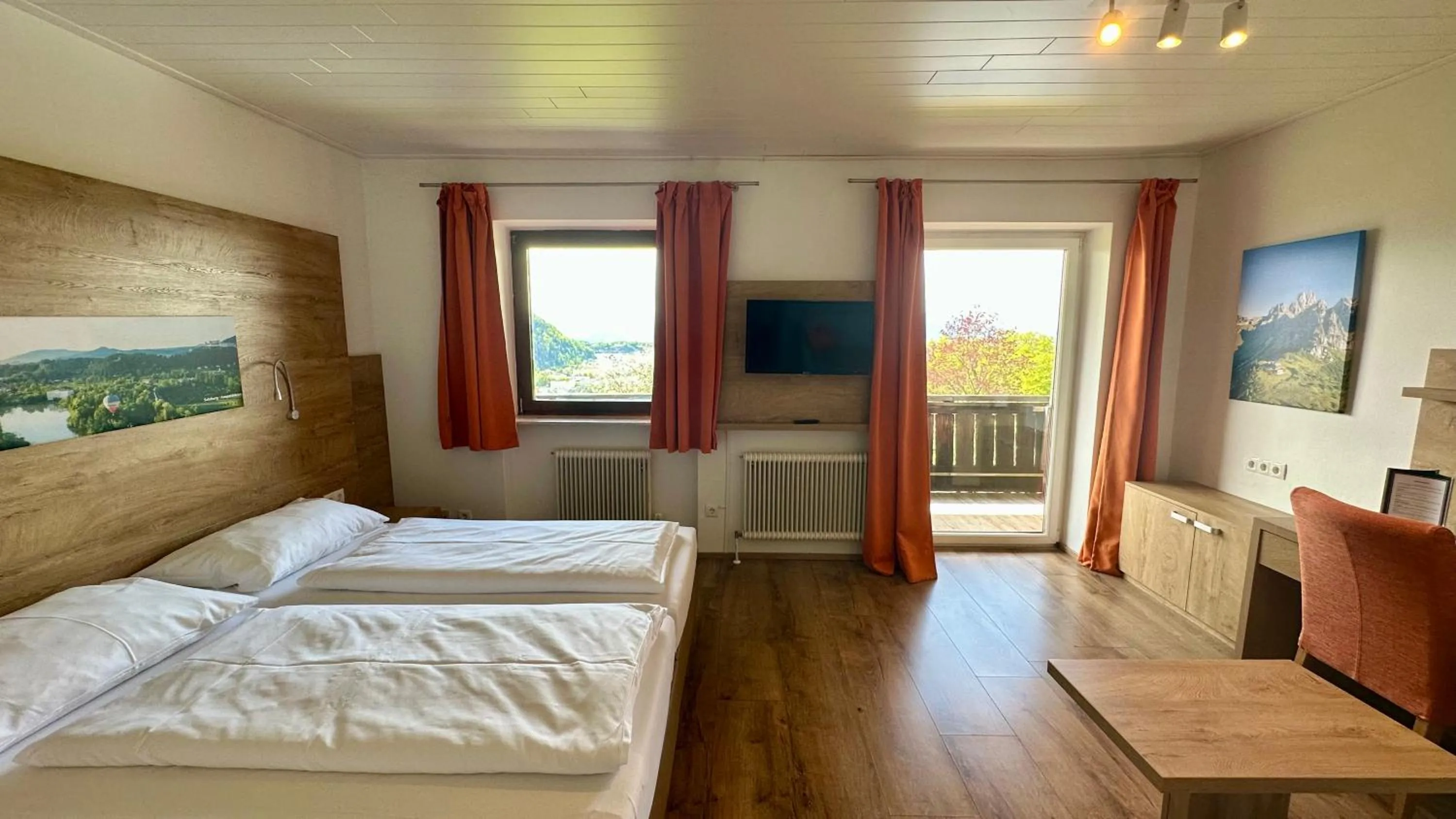 Photo of the whole room, Bed in Hotel Schöne Aussicht