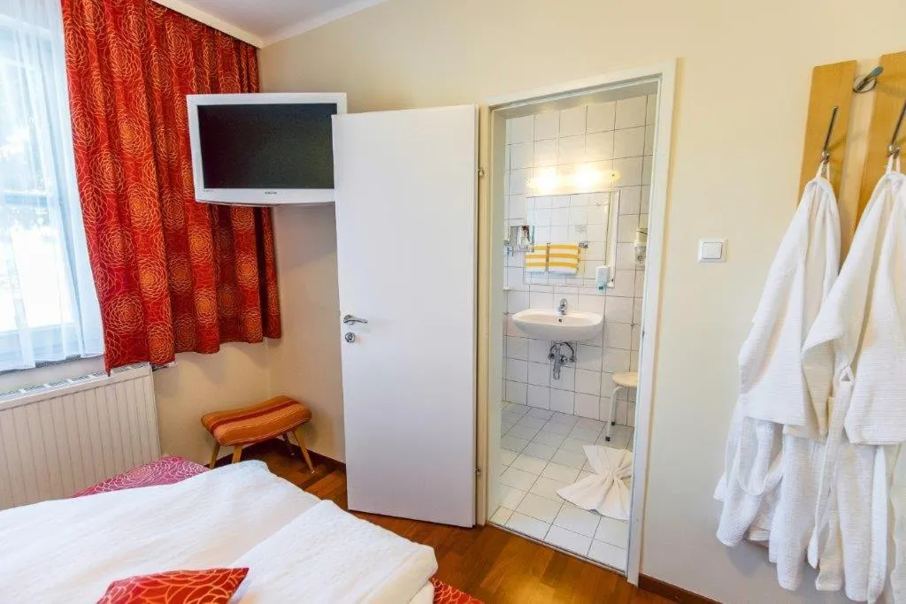 Bathroom in Das Moser - Hotel Garni am See (Adults Only)