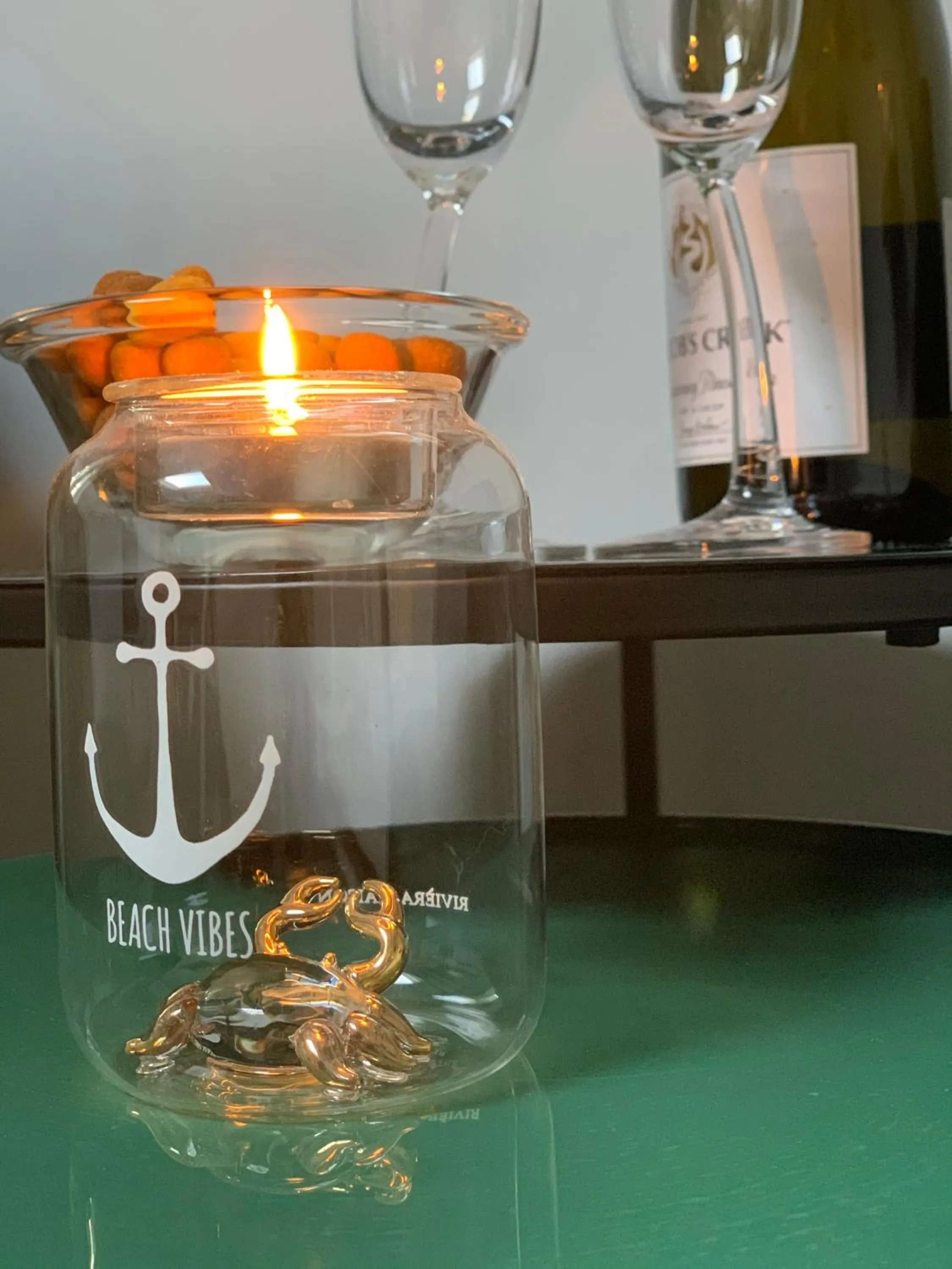 Decorative detail in Cottage 44 - Free parking!