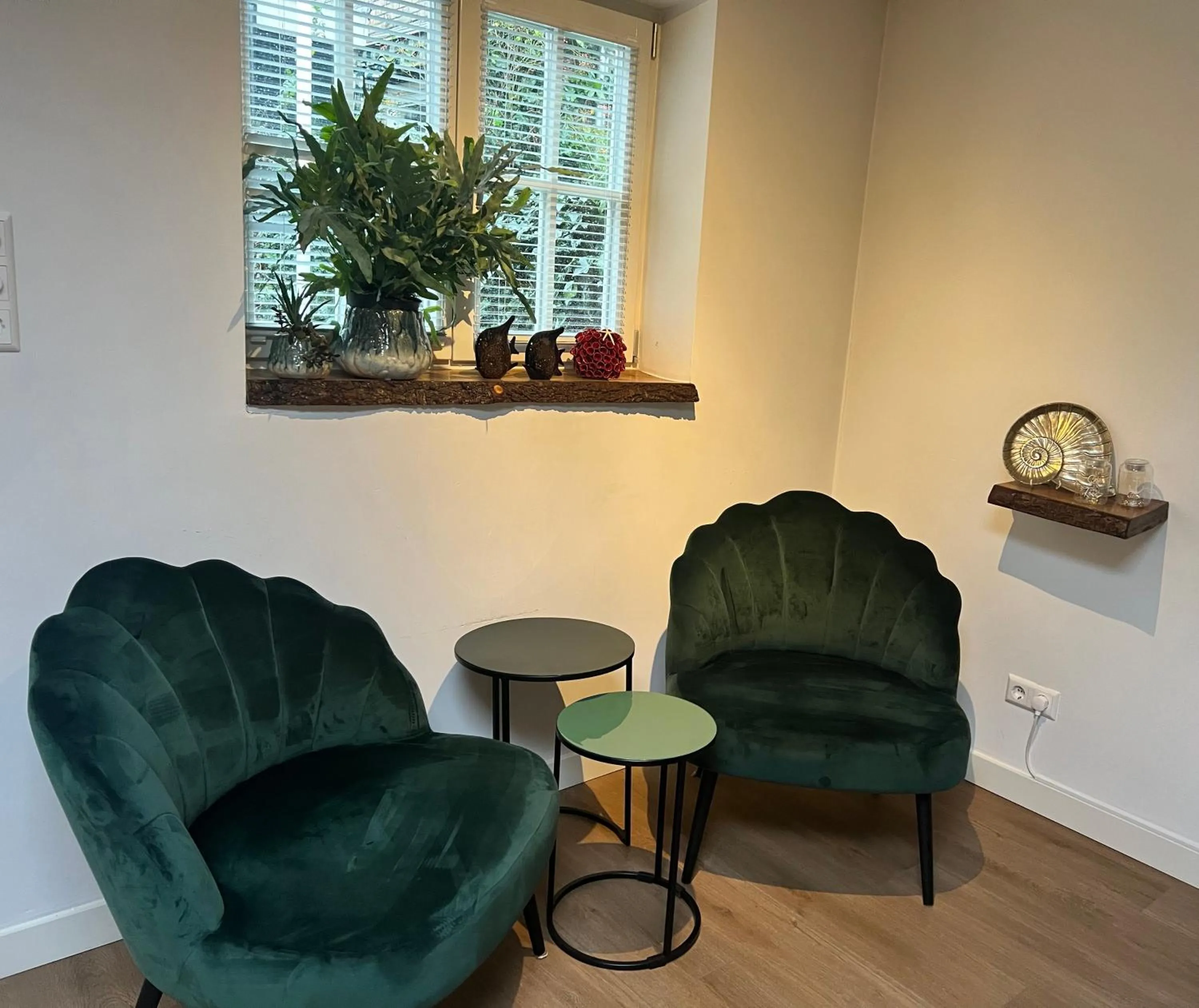 Living room in Cottage 44 - Free parking!