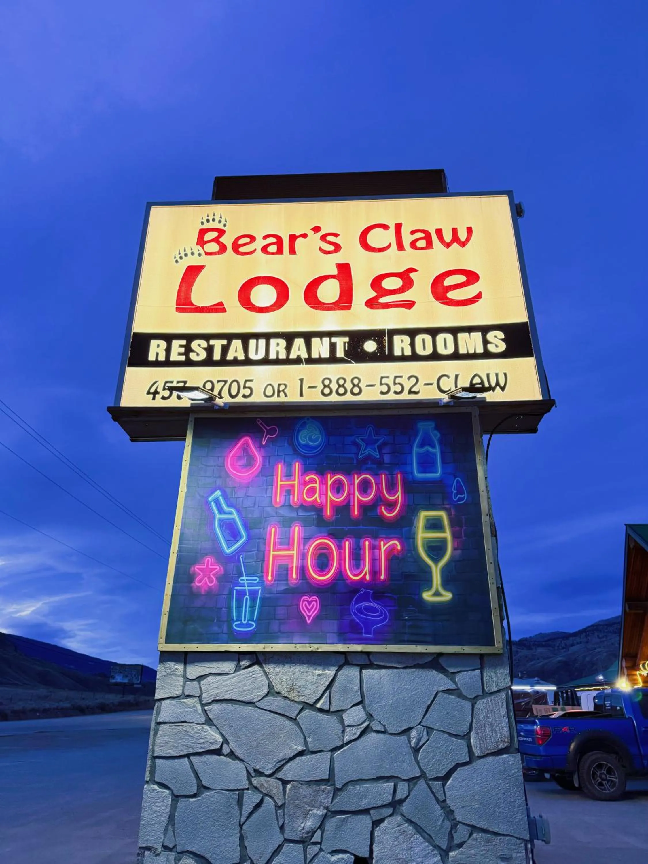Property logo or sign in Bear's Claw Lodge