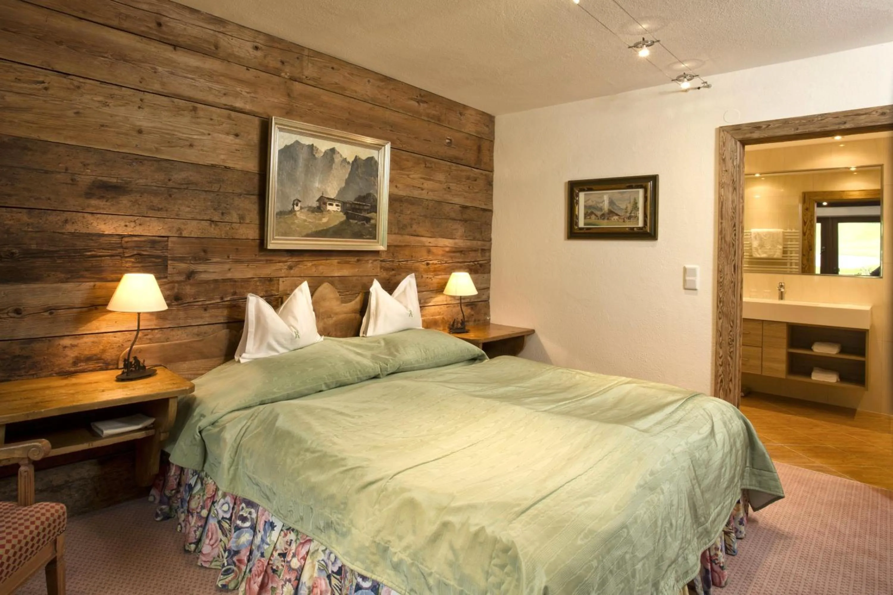 Bedroom, Bed in Rasmushof - Hotel Kitzbühel