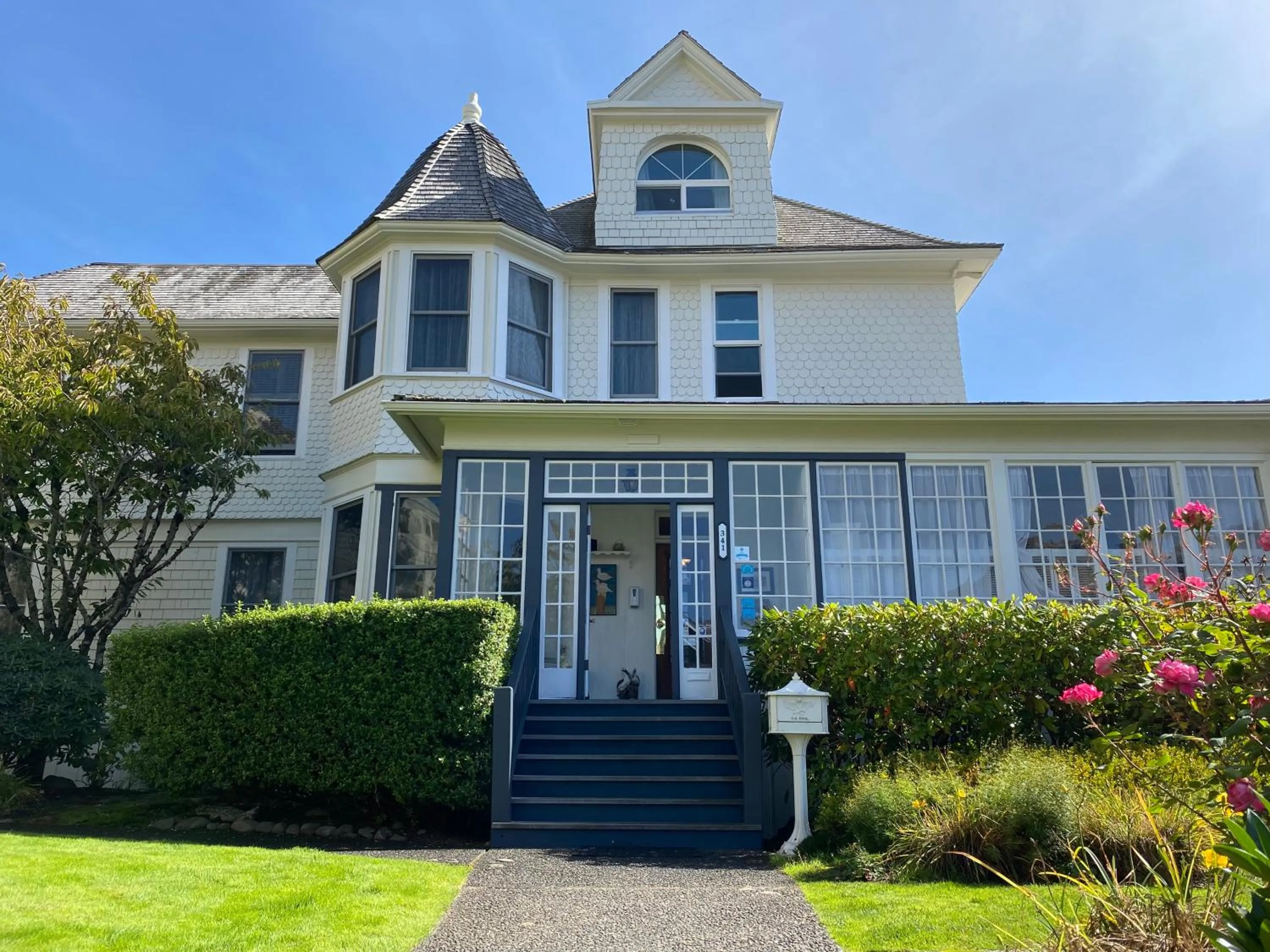 Property building in Gilbert Inn Seaside