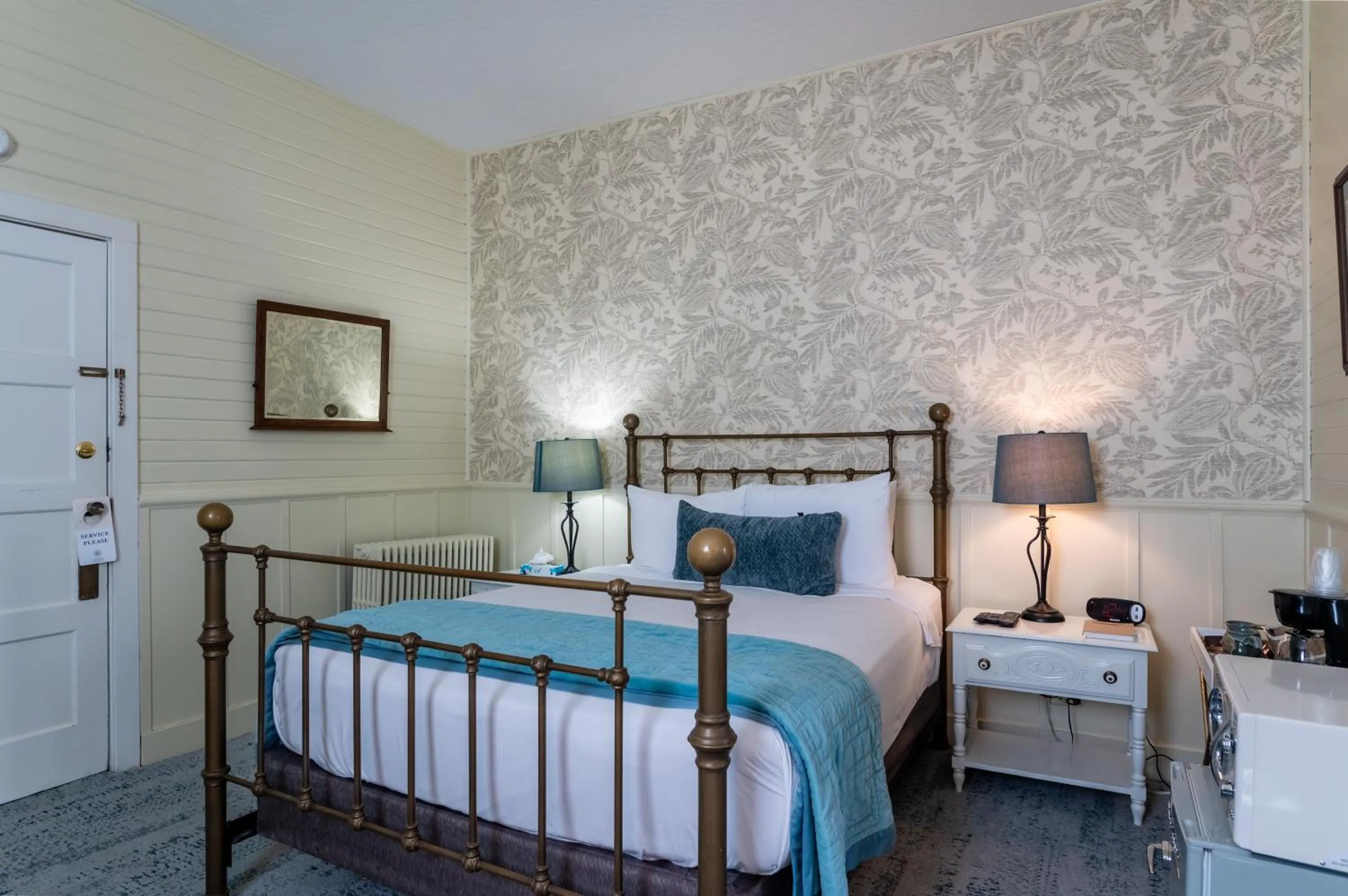 Bed in Gilbert Inn Seaside