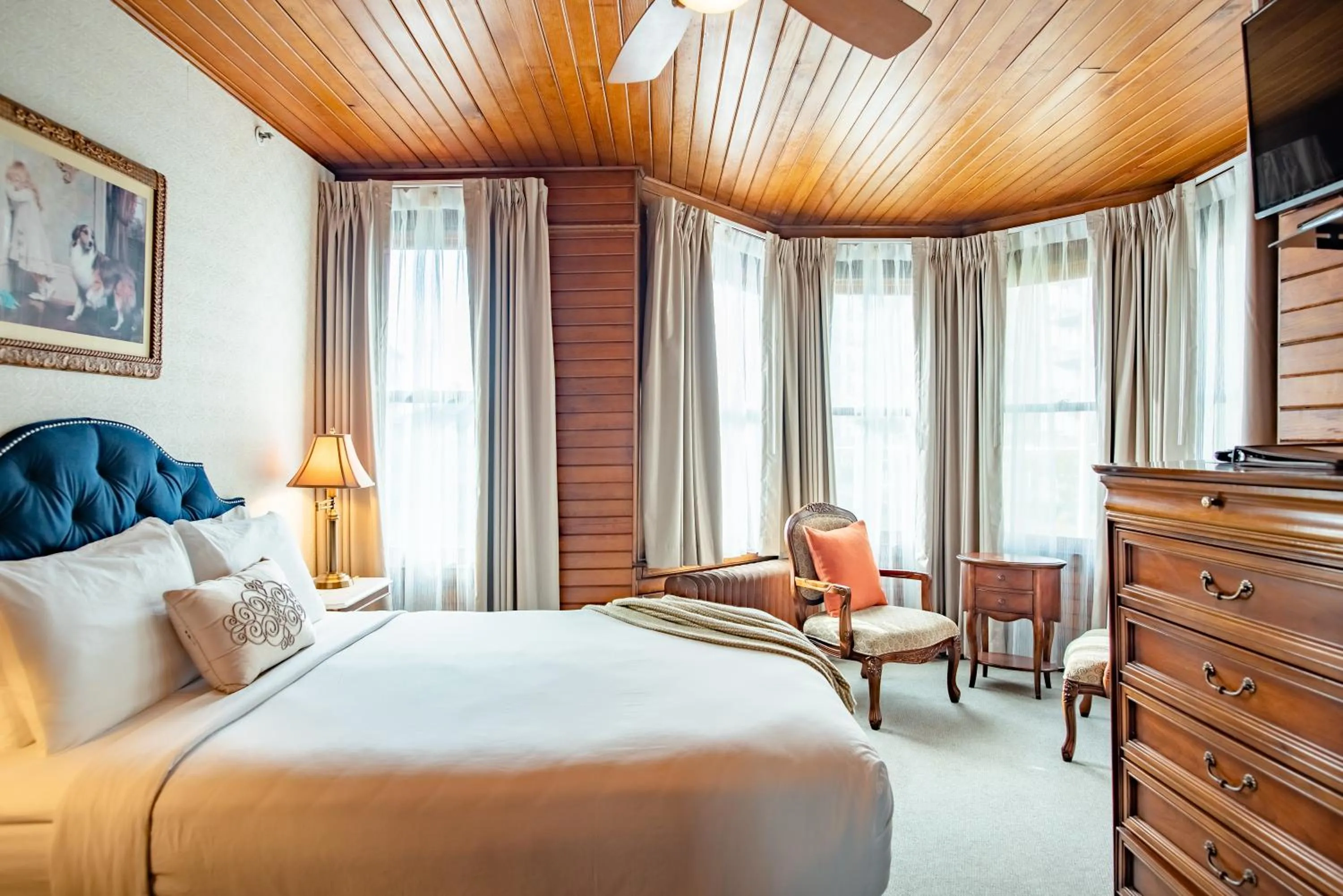 Bedroom, Bed in Gilbert Inn Seaside