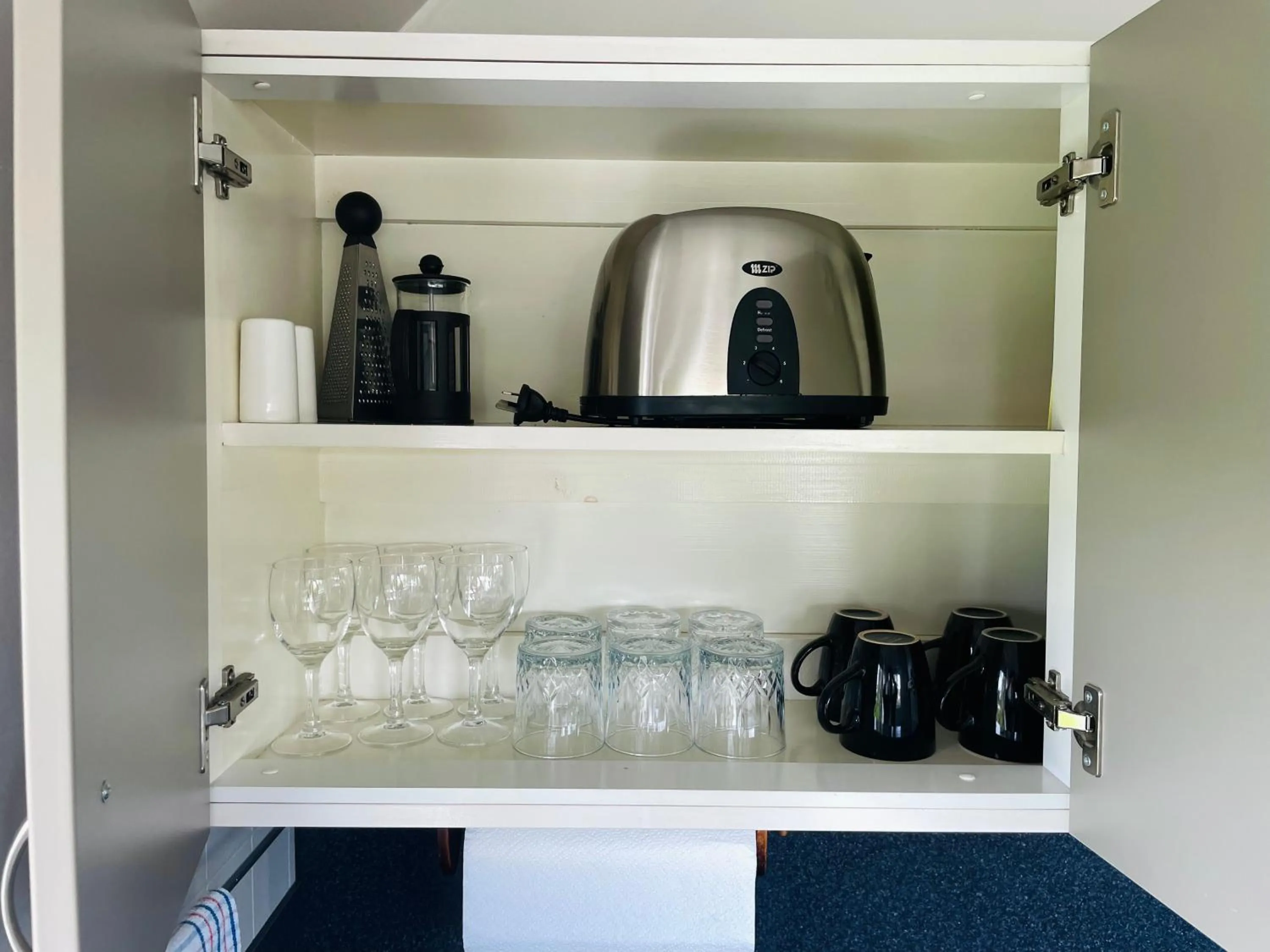 Kitchen or kitchenette in Ashleigh Court Motel-Christchurch Hagley Park