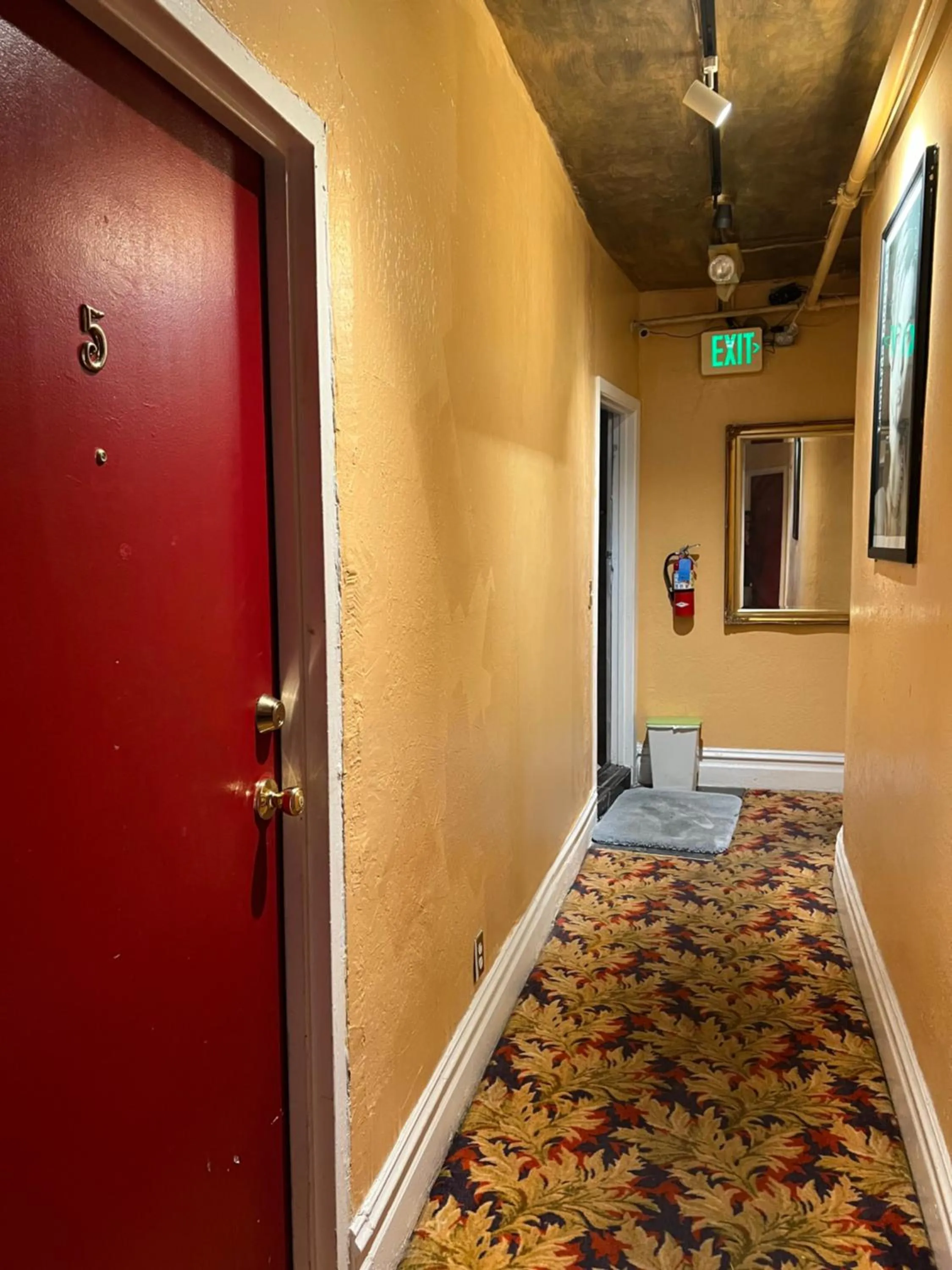 Facade/entrance, Bed in Luz Hotel