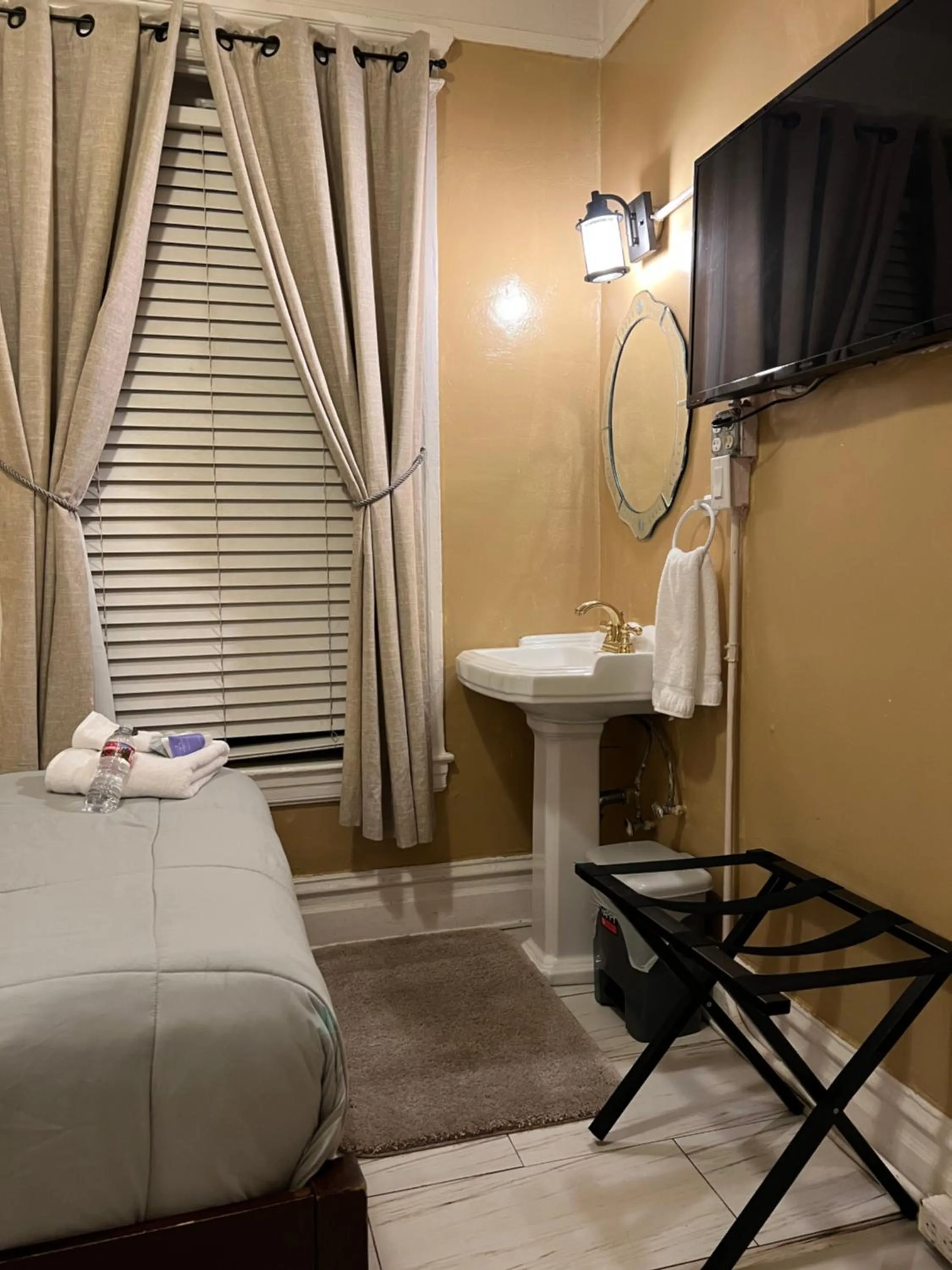 TV and multimedia, Bed in Luz Hotel