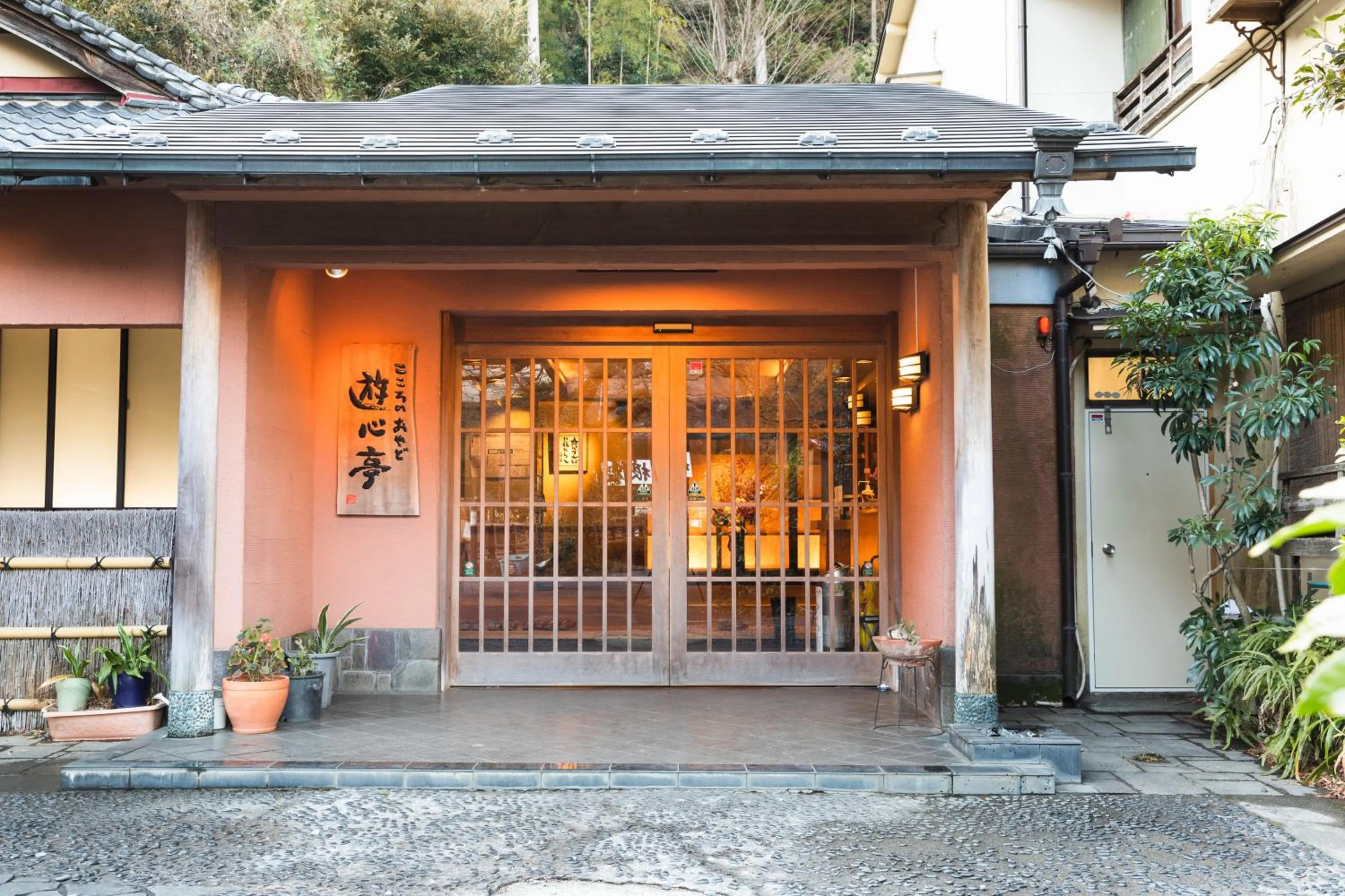 Facade/entrance in Yushintei