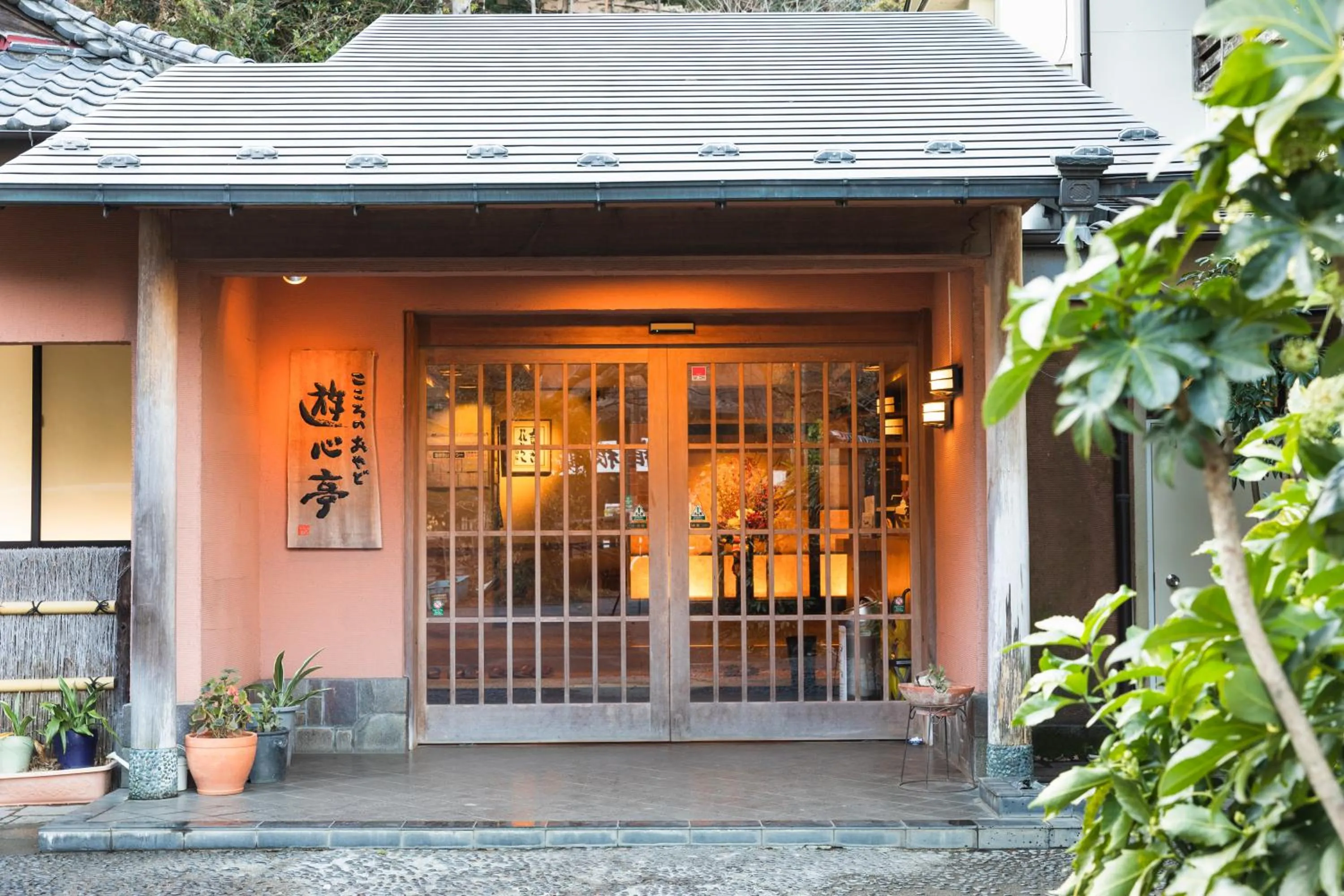 Facade/entrance in Yushintei