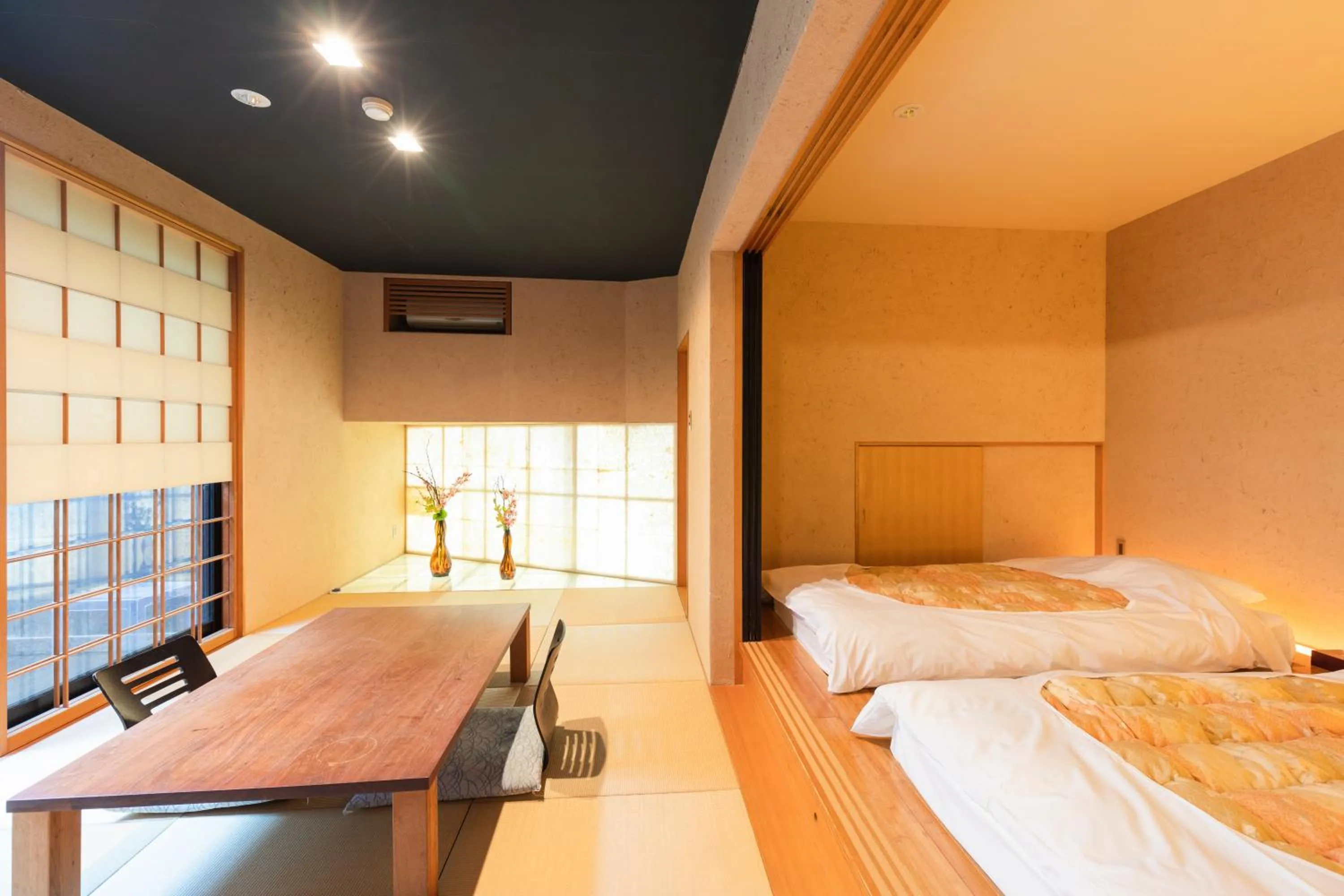 Photo of the whole room, Bed in Yushintei