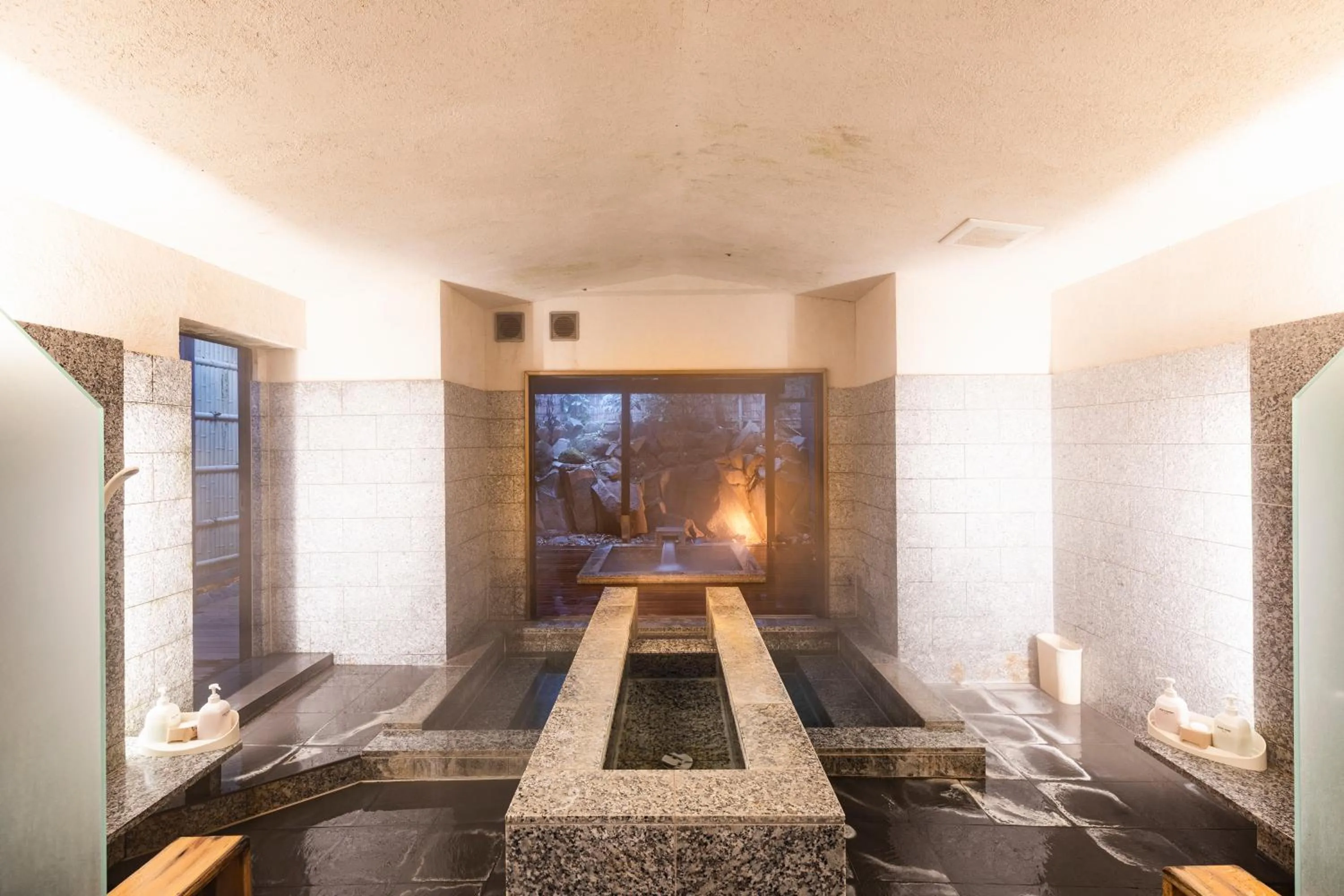 Hot Spring Bath in Yushintei