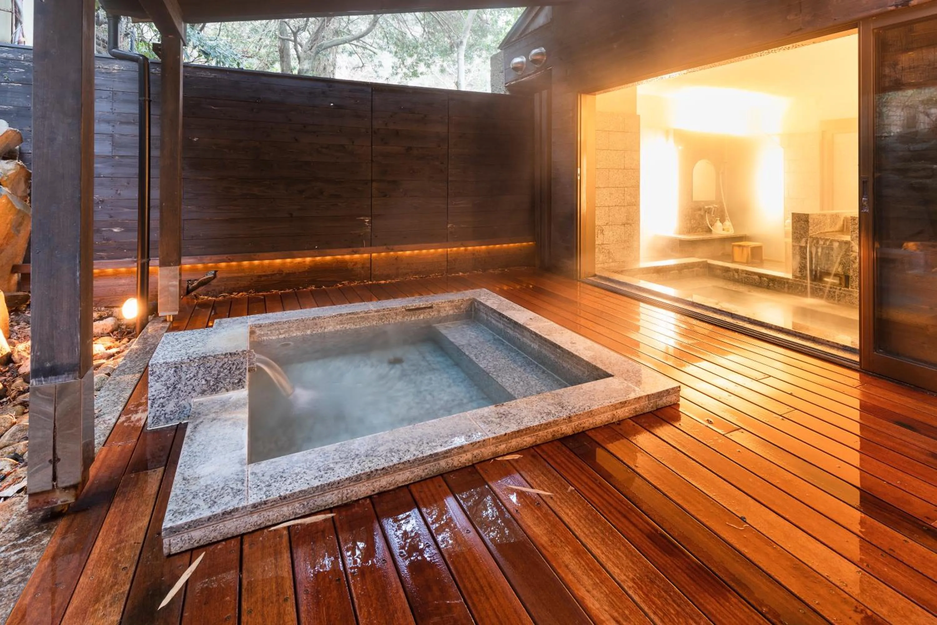 Open Air Bath in Yushintei