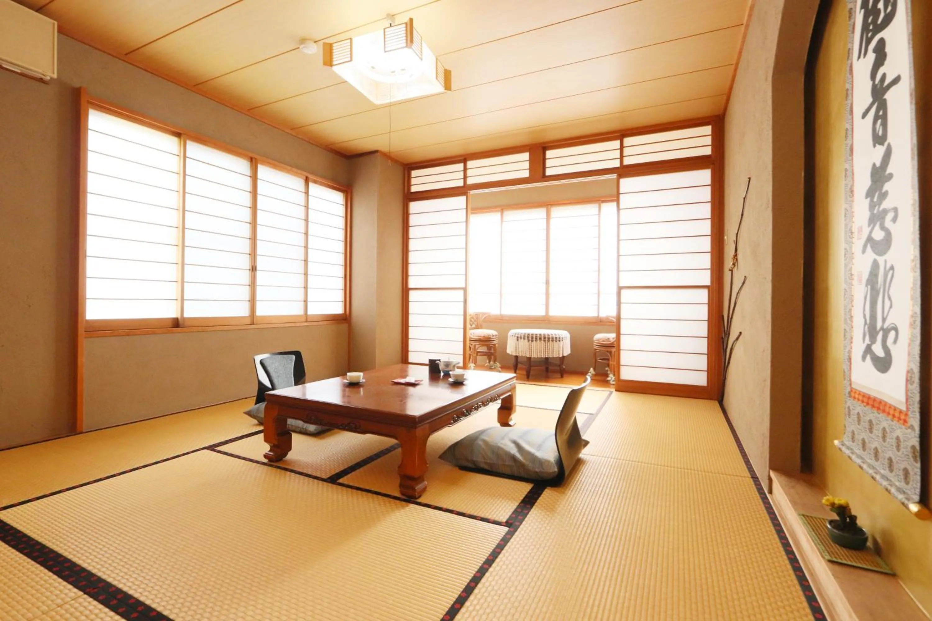 Photo of the whole room in Umimoto