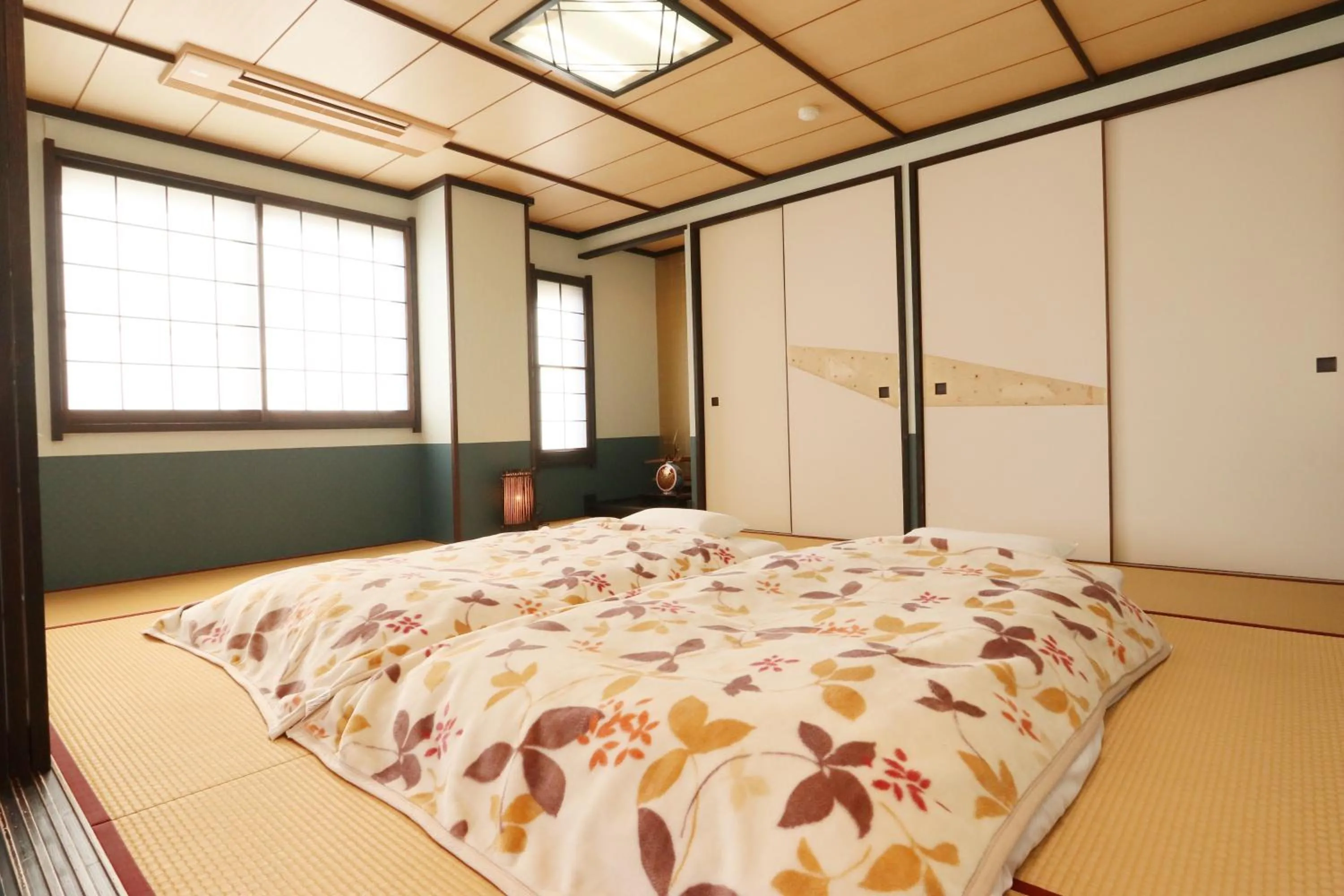 Photo of the whole room, Bed in Umimoto