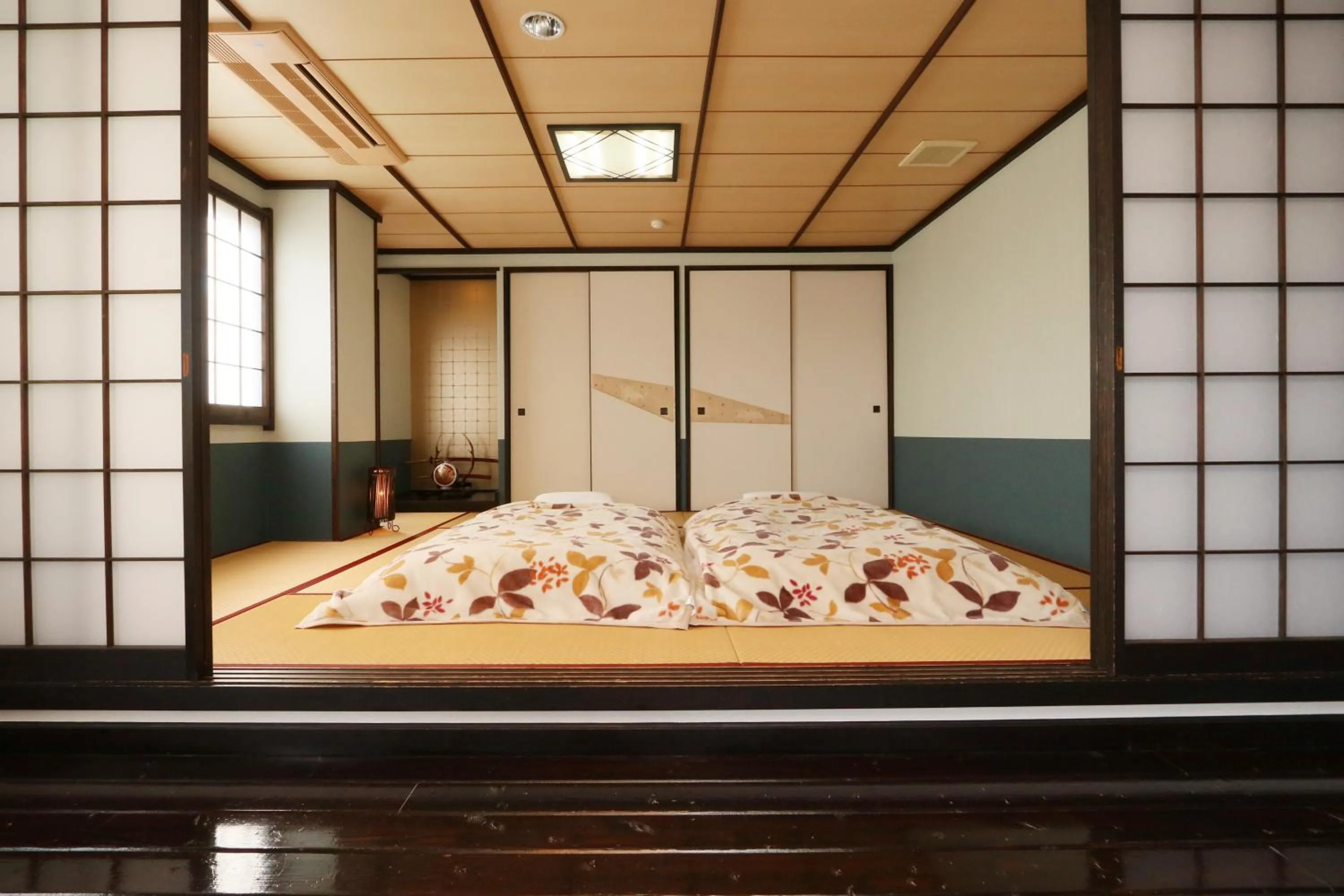 Photo of the whole room, Bed in Umimoto