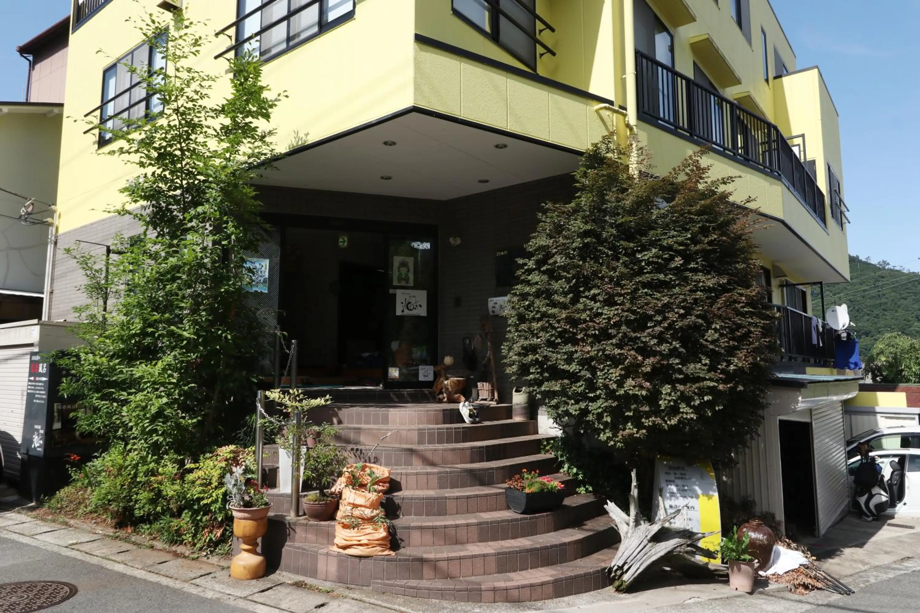 Property building in Umimoto