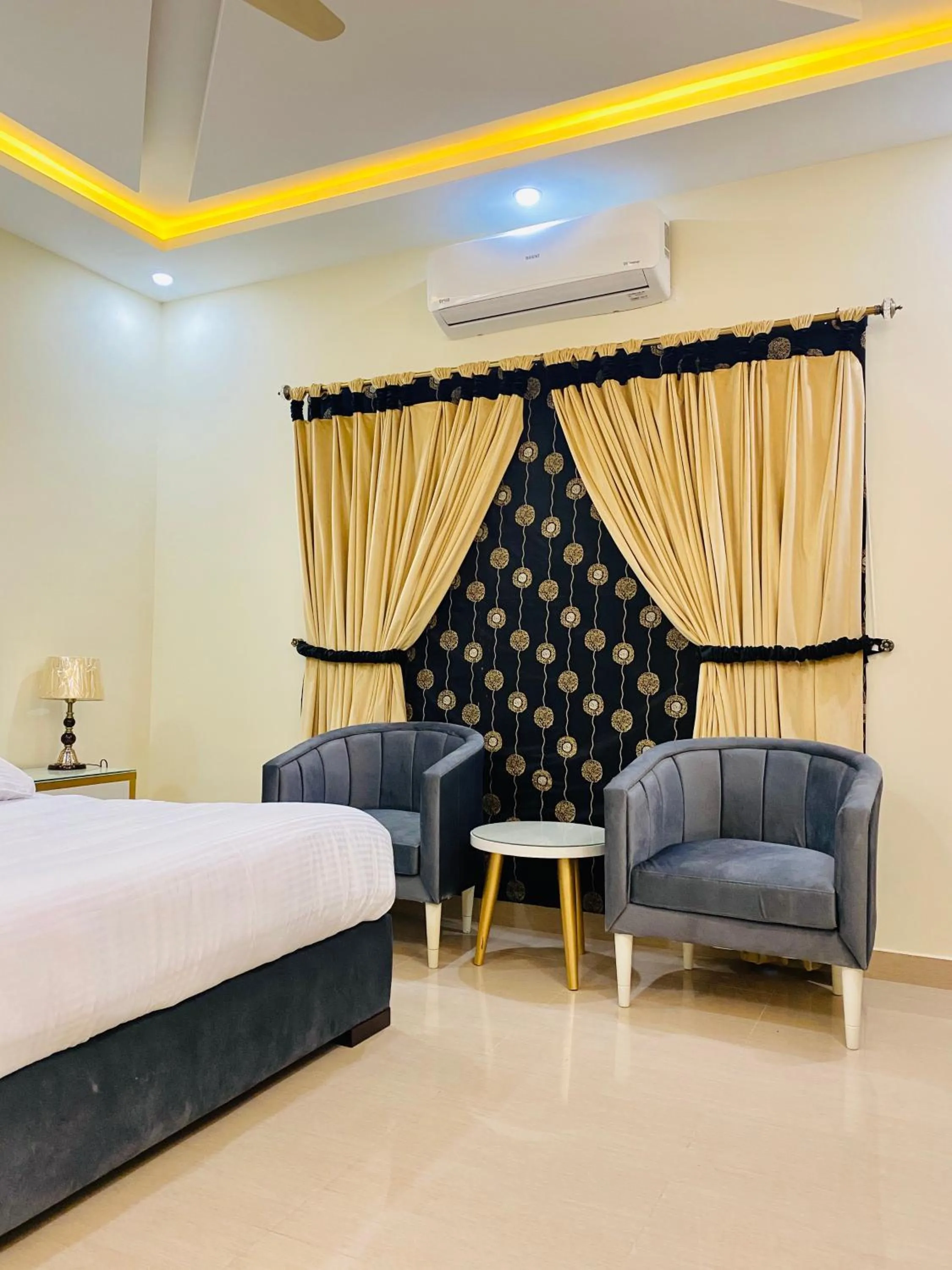 Bed in Continental boutique House