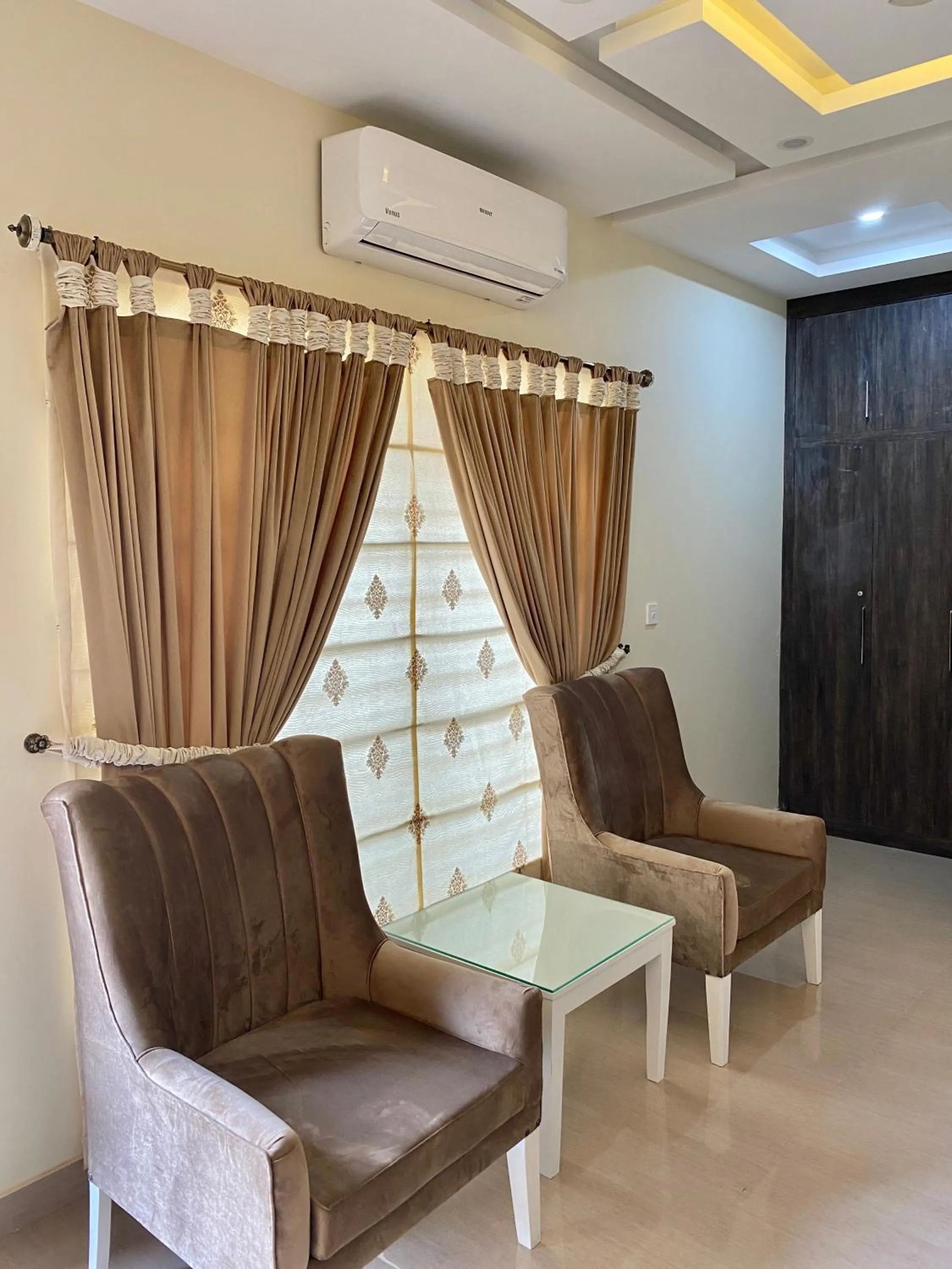 Continental boutique House