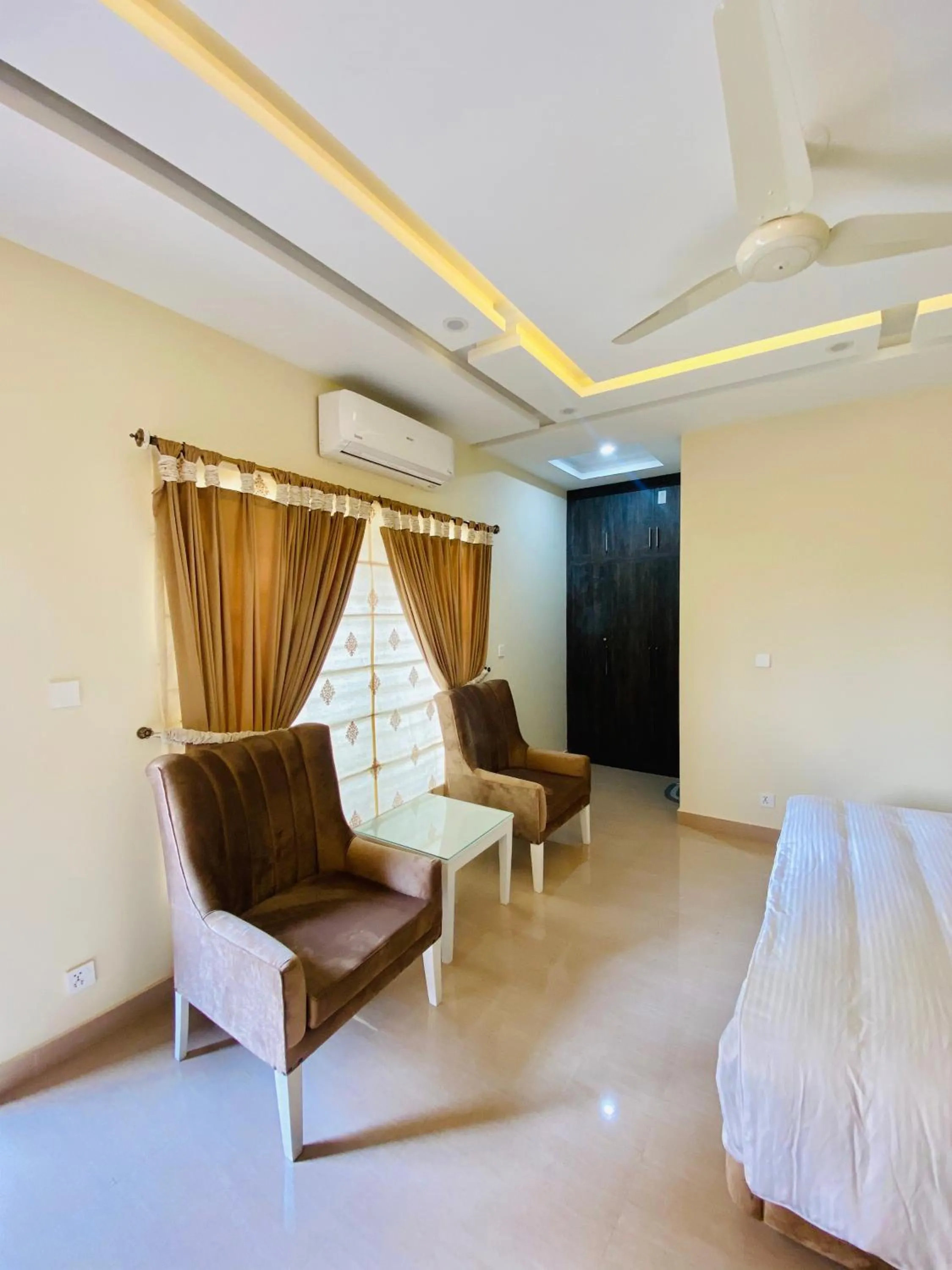 Bed in Continental boutique House