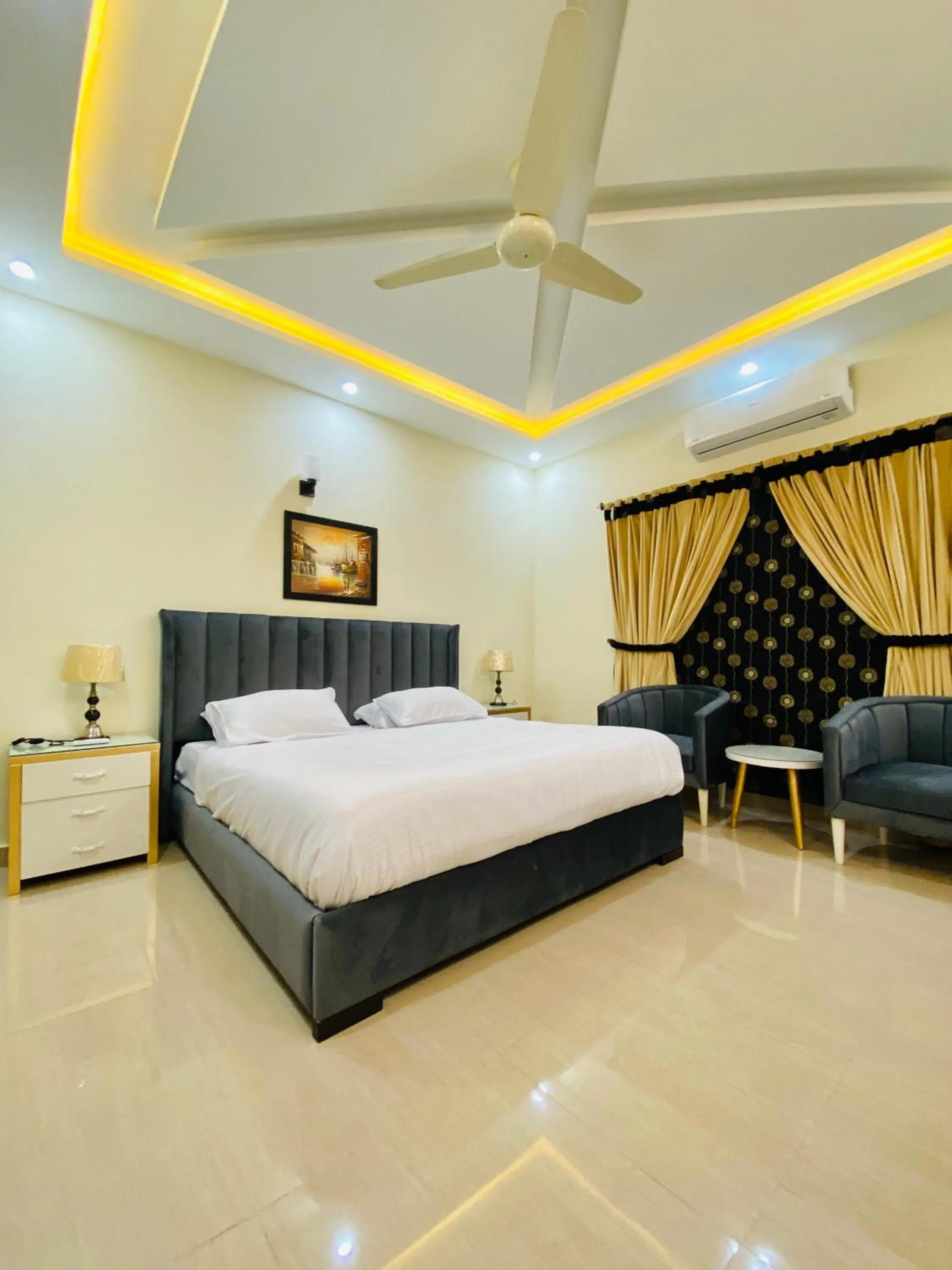 Bed in Continental boutique House