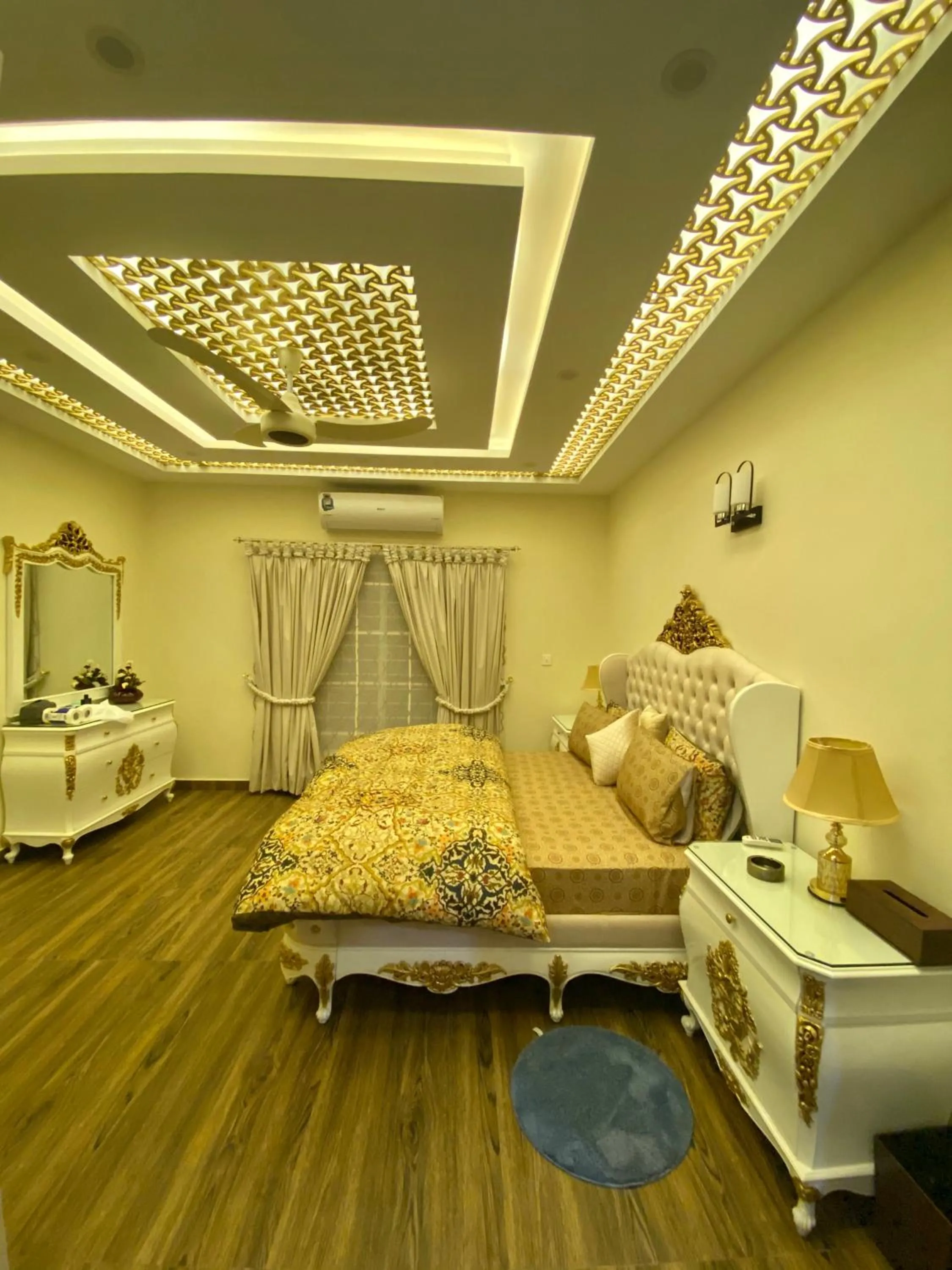 Bed in Continental boutique House