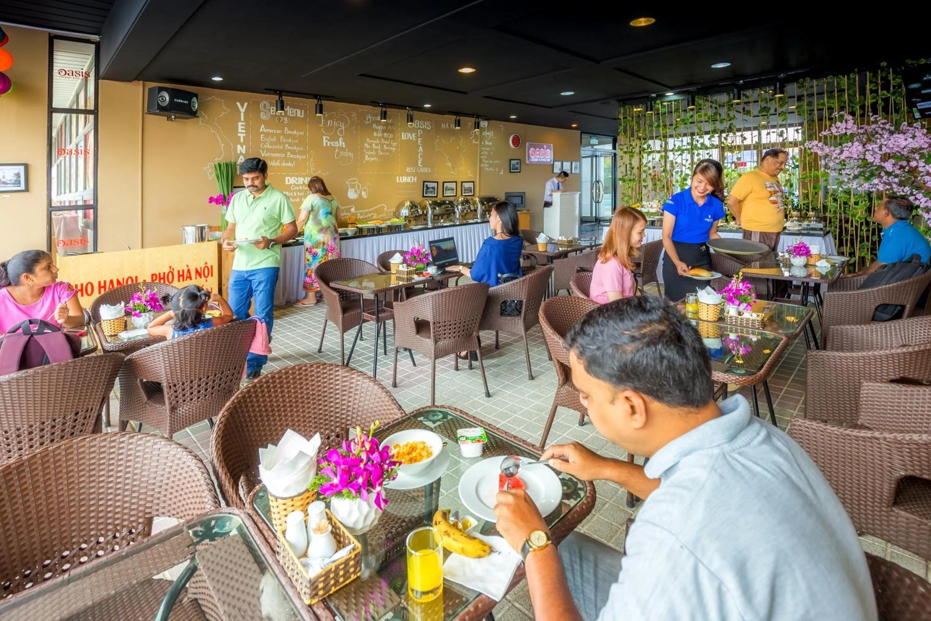 Restaurant/places to eat in Rose Garden Residences