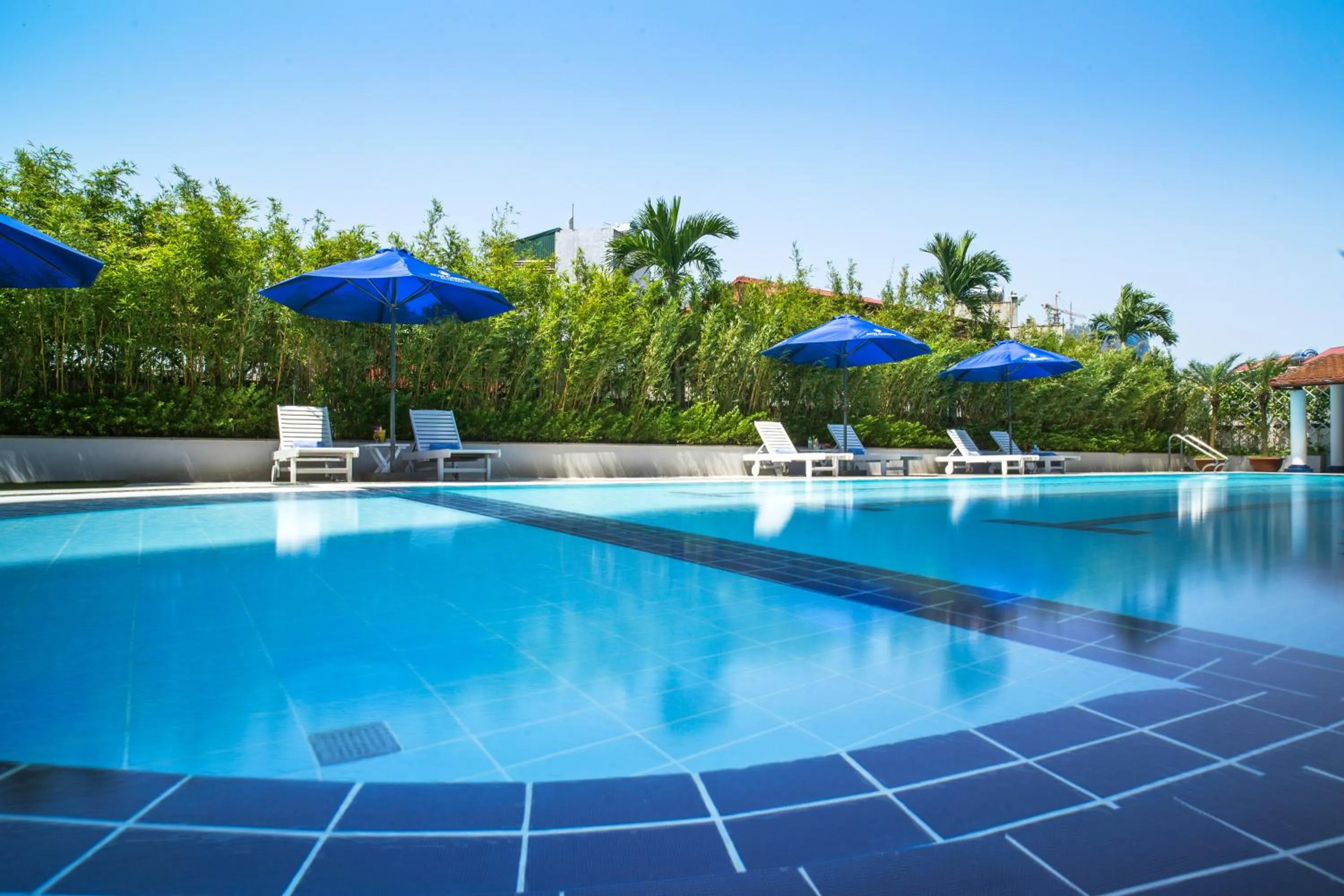 Swimming pool in Rose Garden Residences