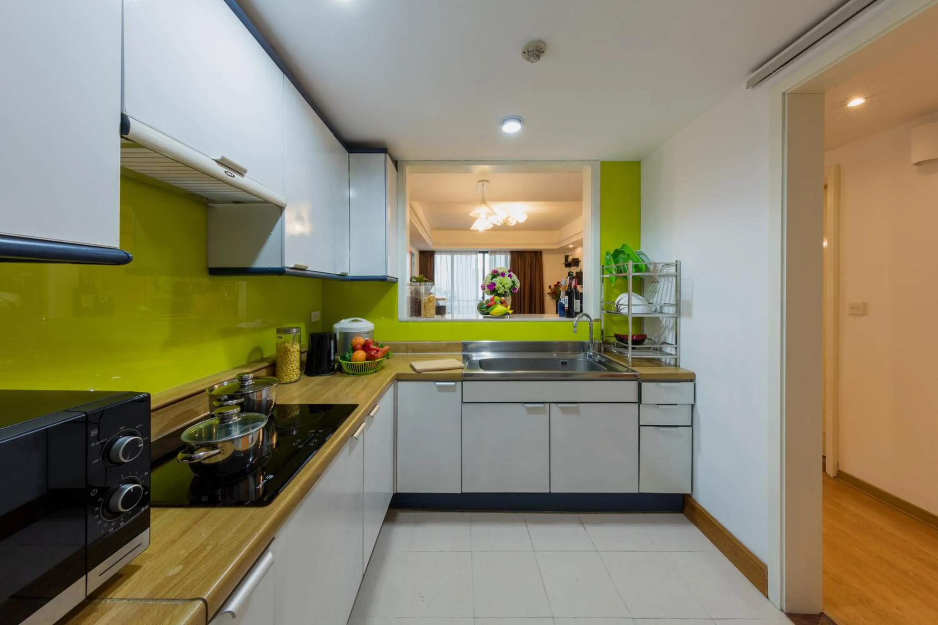 Kitchen or kitchenette in Rose Garden Residences